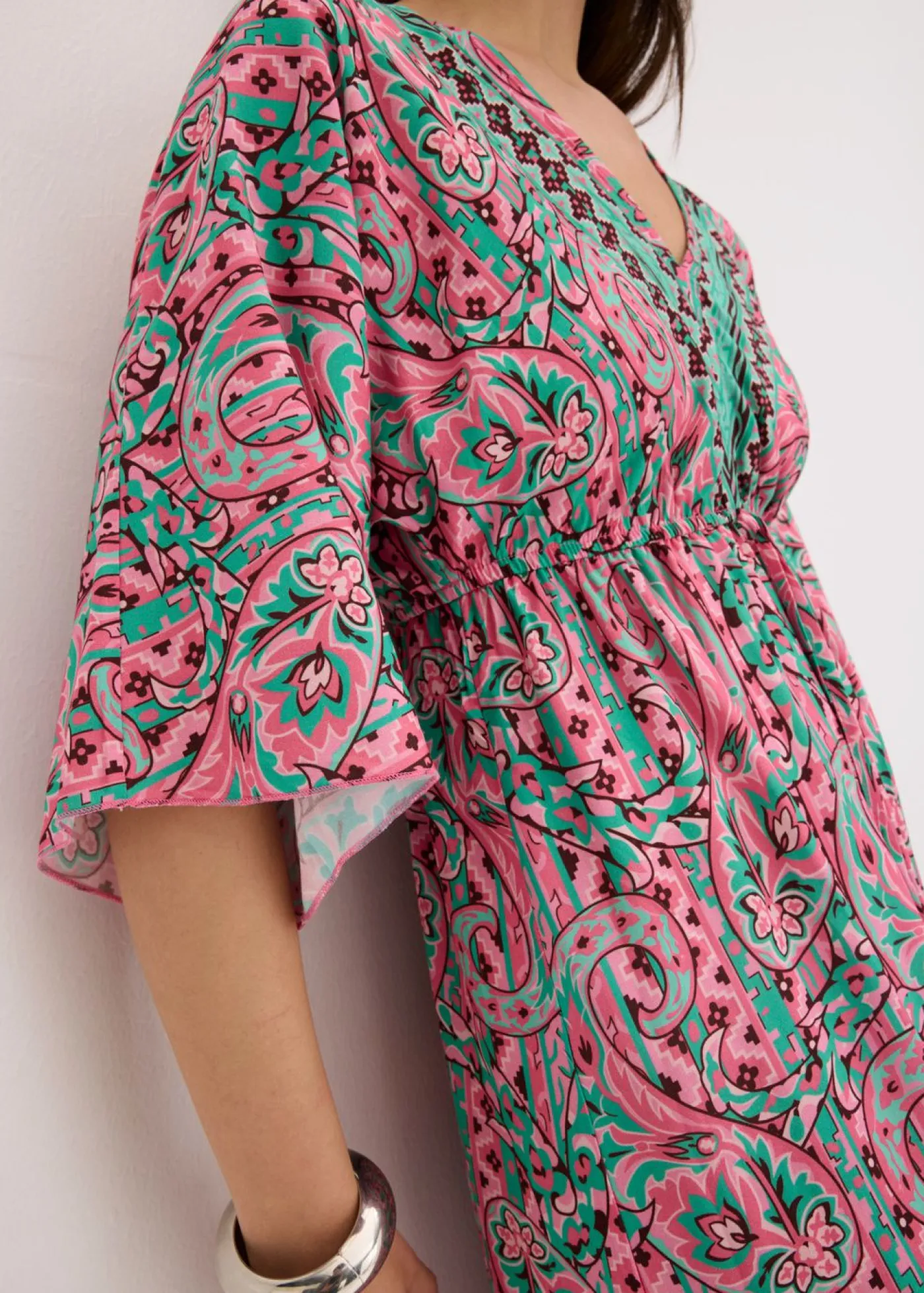 bonprix bonprix Vestido largo estampado de viscosa fluida rosa caliente/turquesa Sale