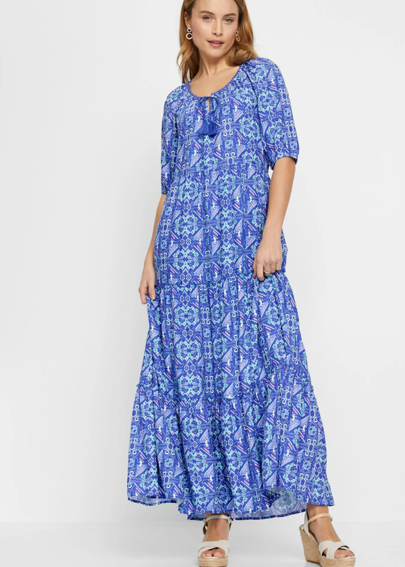 bonprix bonprix Vestido largo estampado de viscosa sostenible Azul zafiro Hot