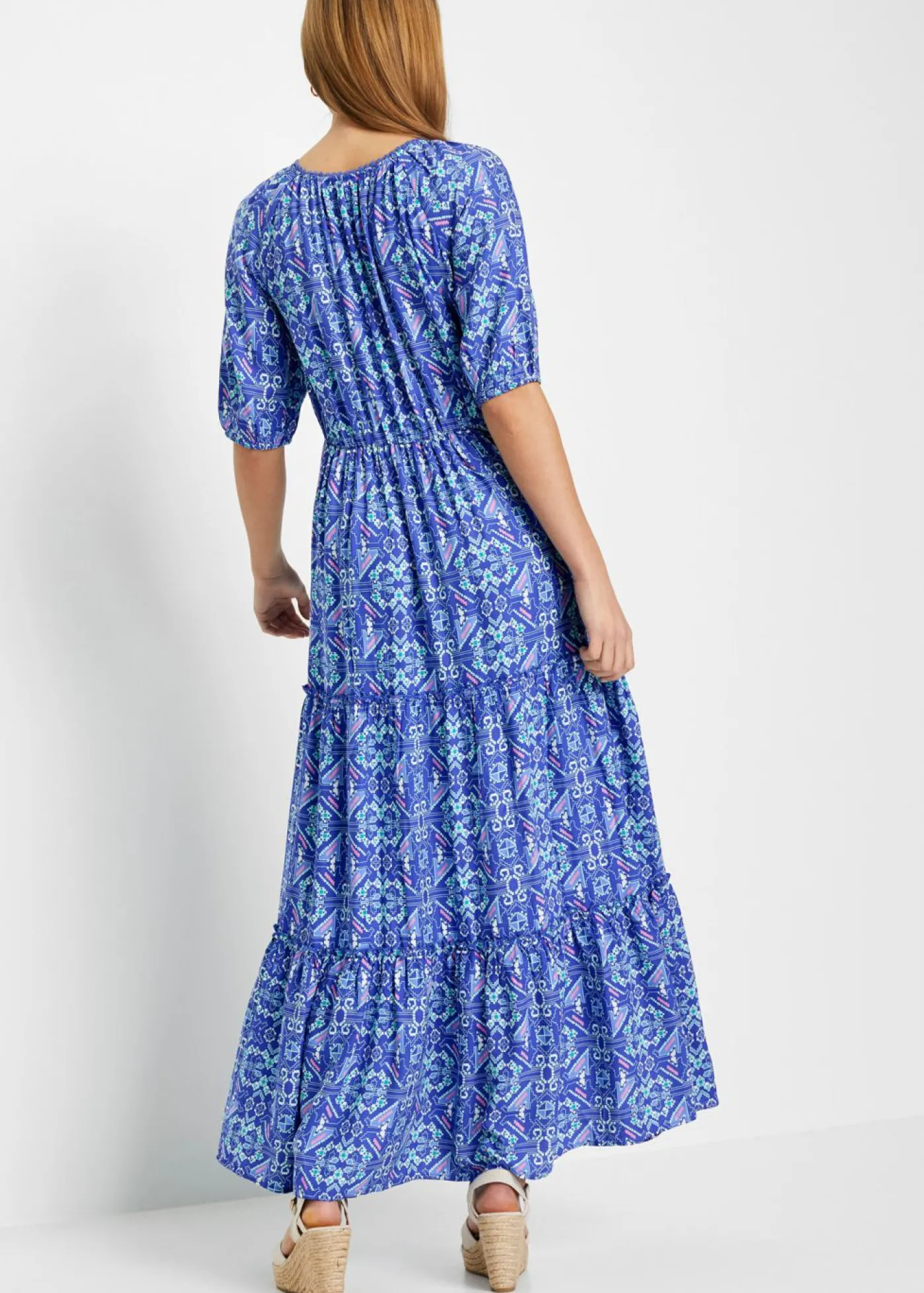 bonprix bonprix Vestido largo estampado de viscosa sostenible Azul zafiro Hot