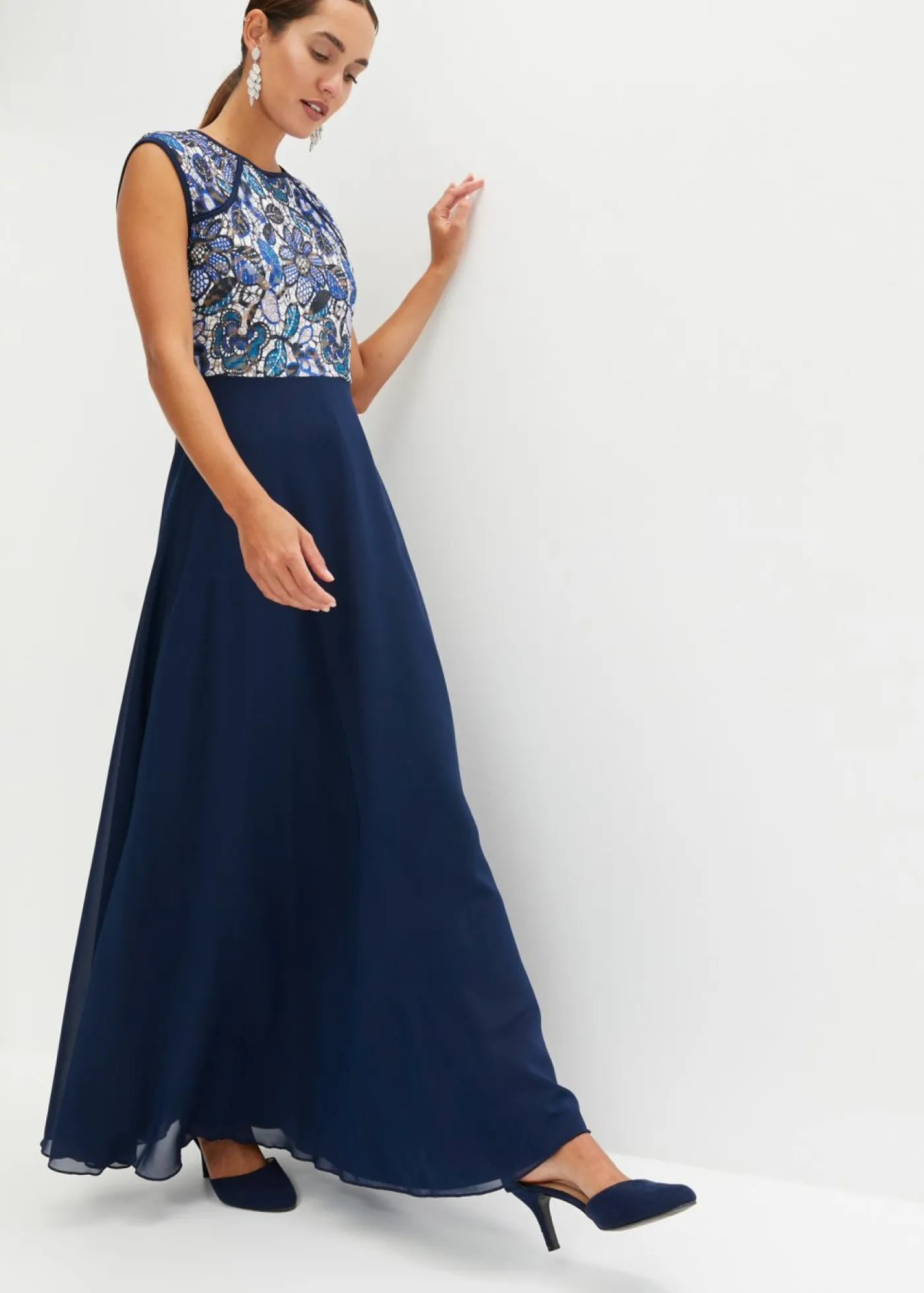 bonprix bonprix Vestido maxi con encaje Azul marino de flores Discount