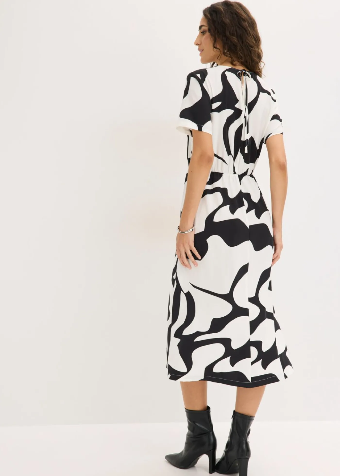 bonprix bonprix Vestido midi Negro-blanco Hot