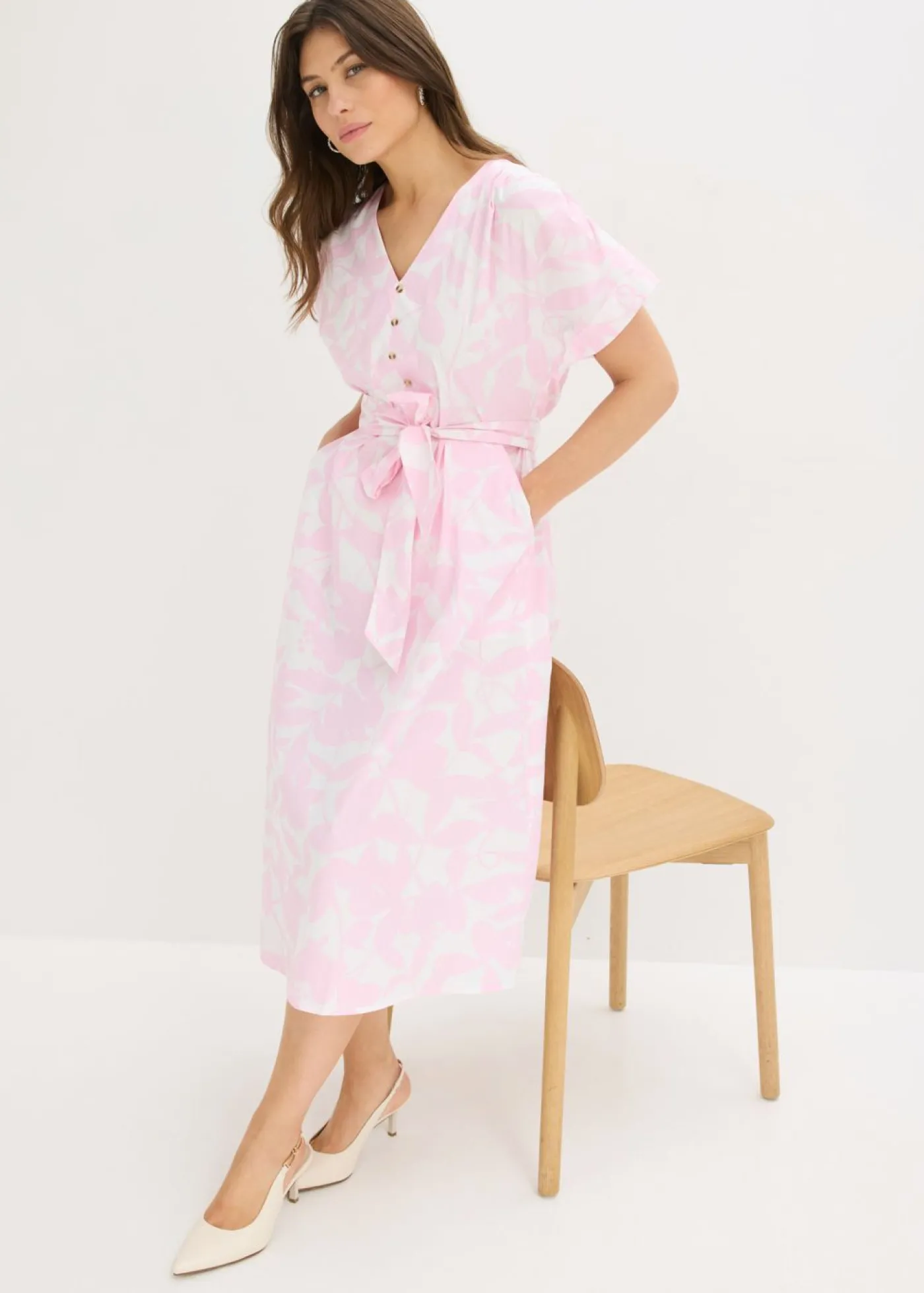 bonprix bonprix Vestido midi Rosa cristal/blanco de flores Clearance