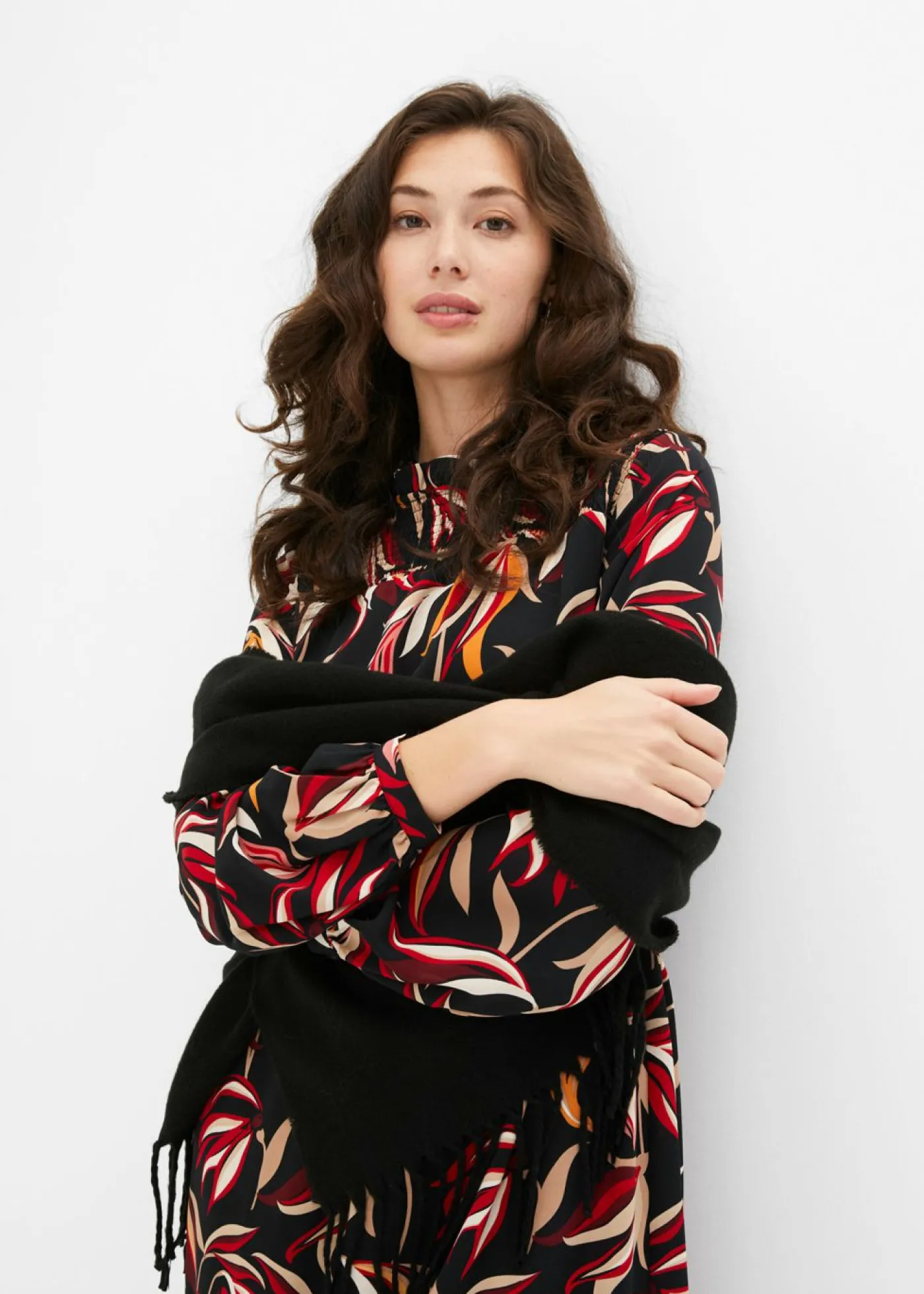 bonprix bonprix Vestido midi Negro con flores Hot
