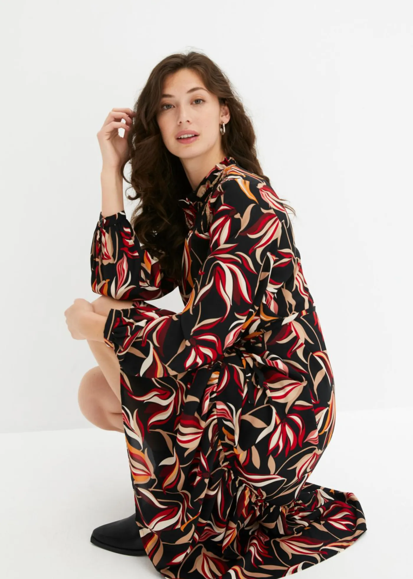 bonprix bonprix Vestido midi Negro con flores Hot