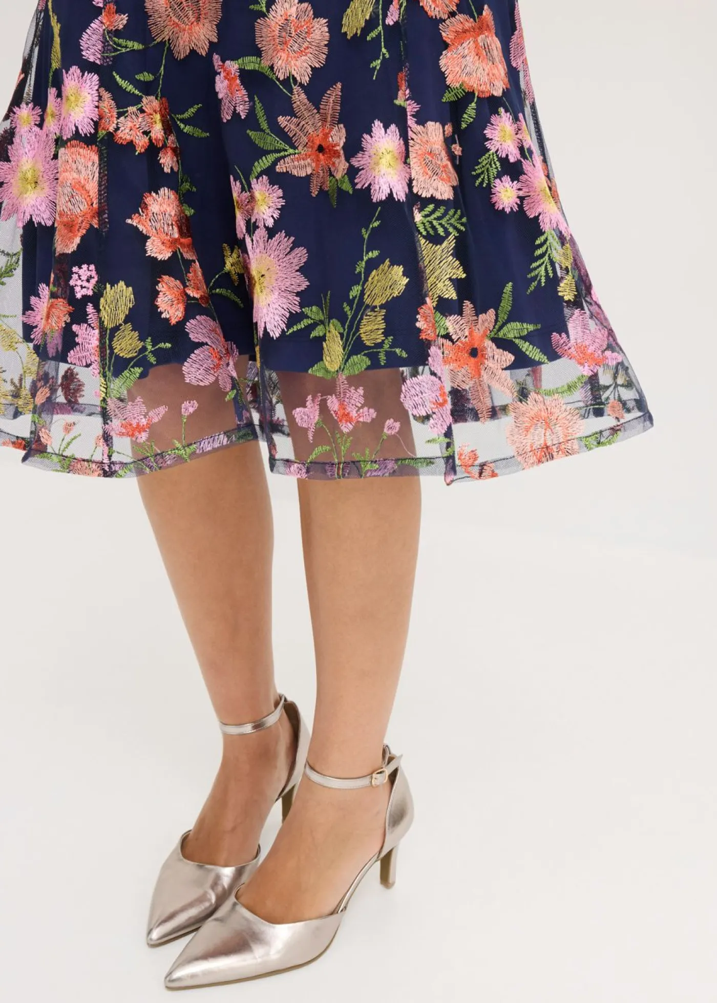 bonprix bonprix Vestido midi con bordado floral azul marino con flores Hot