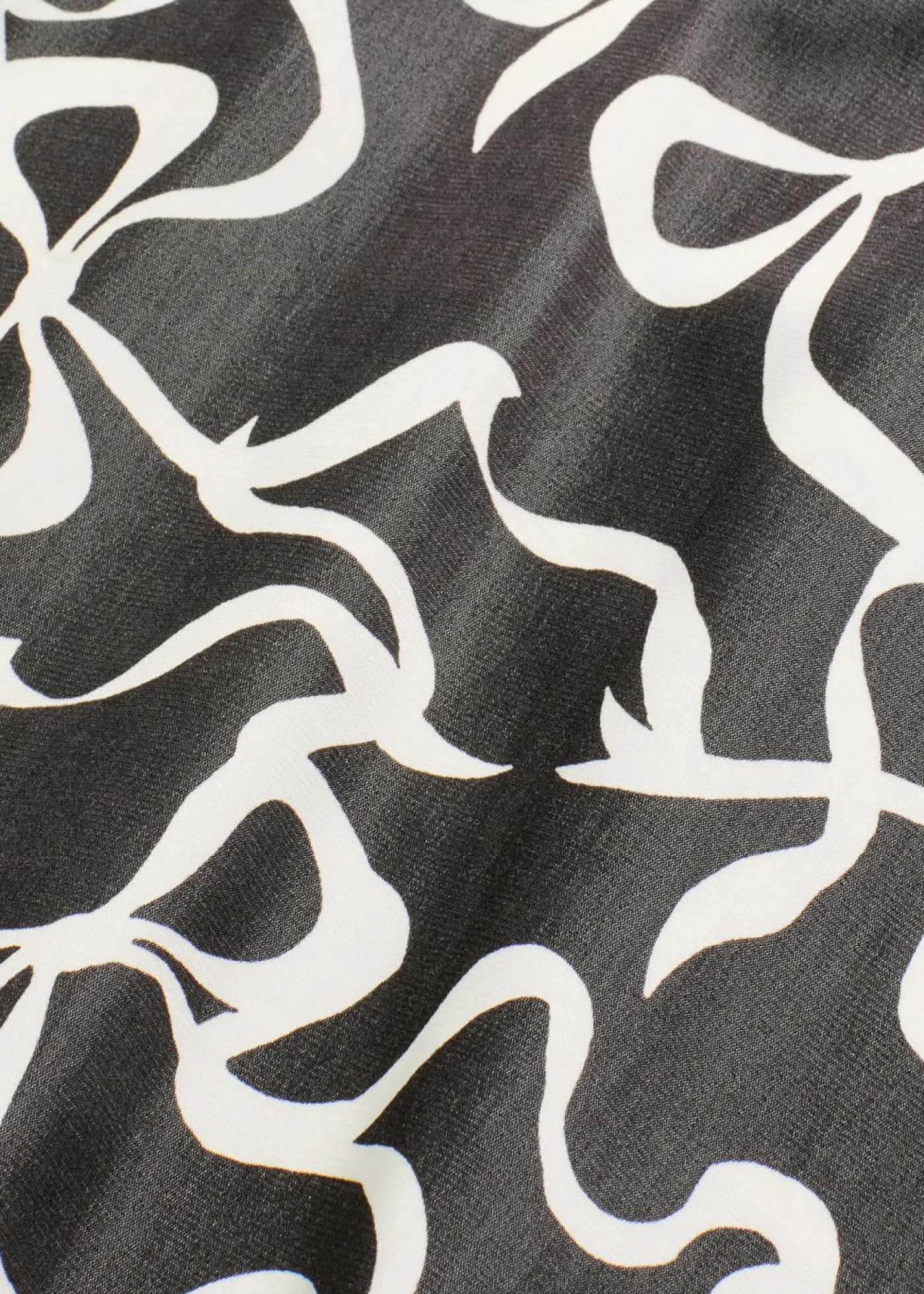 bonprix bonprix Vestido midi de mezcla de viscosa fluida Negro-blanco con estampado gráfico New