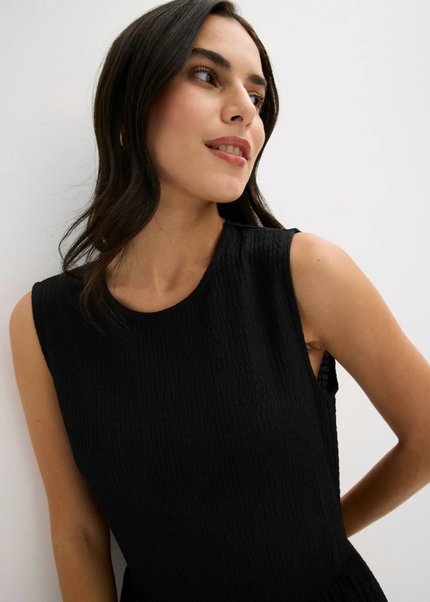 bonprix bonprix Vestido midi de punto estructurado con escote en la espalda Negro Hot