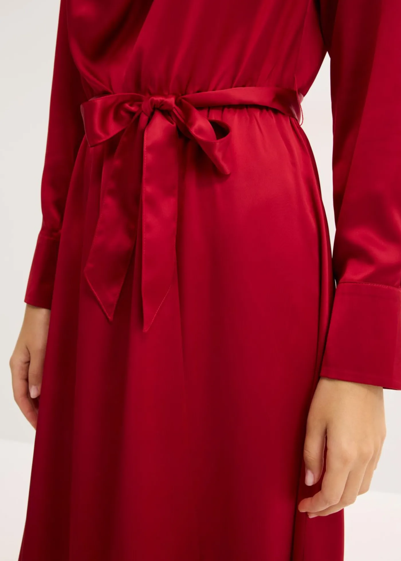 bonprix bonprix Vestido midi de satén brillante rojo cayena