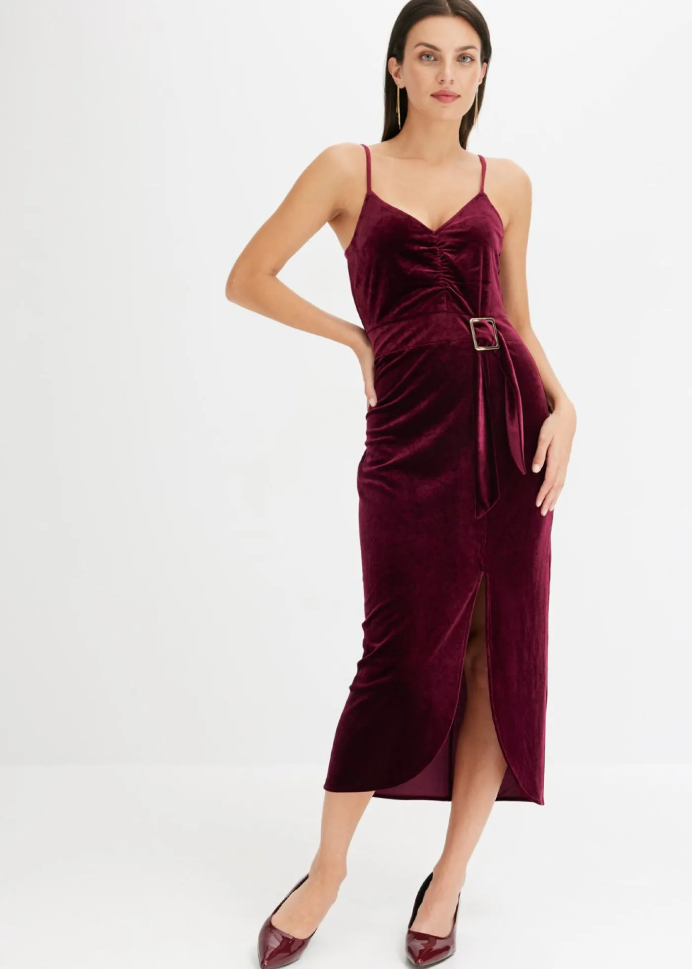 bonprix bonprix Vestido midi de terciopelo suave y tirantes finos Rojo oscuro Discount