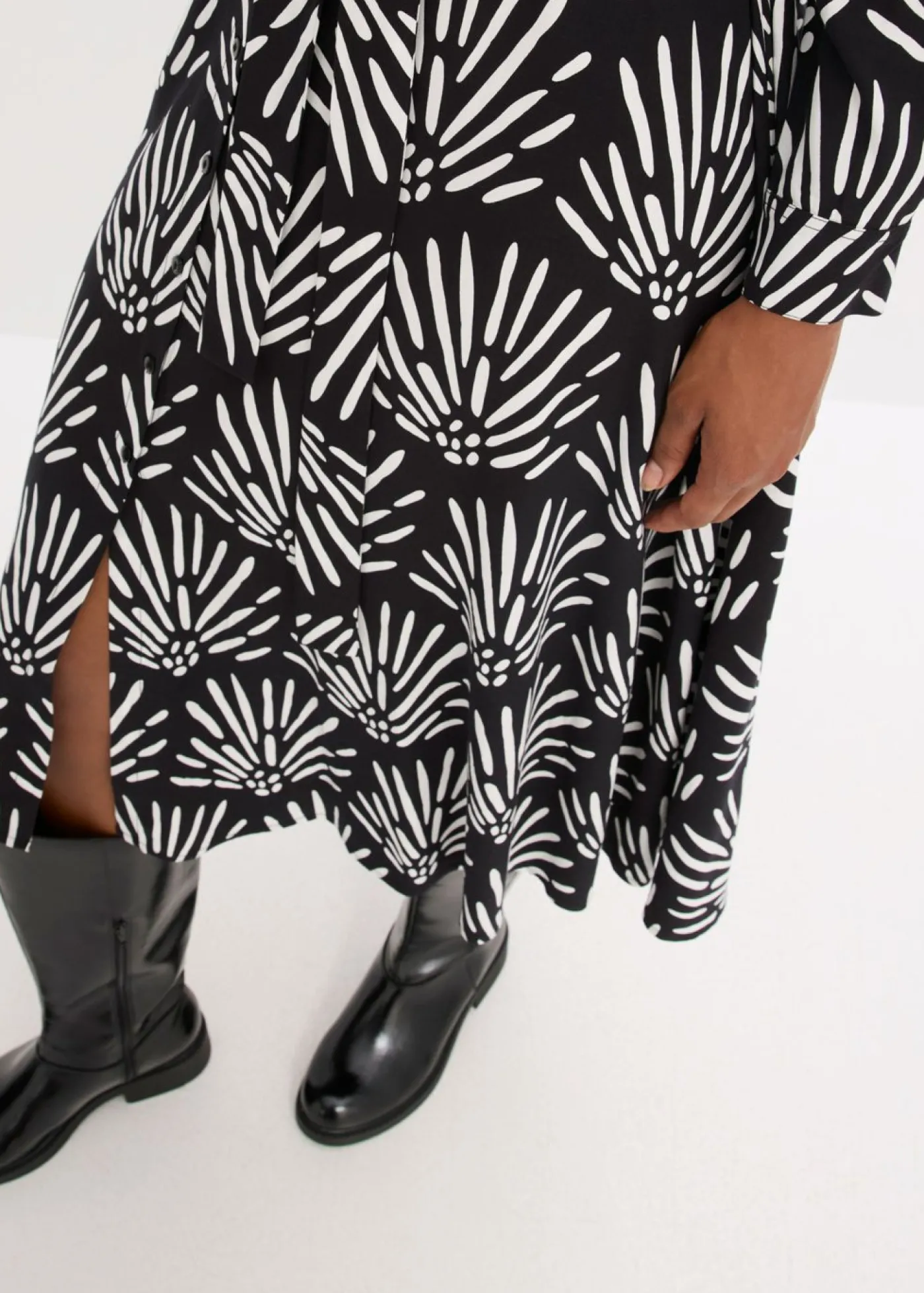 bonprix bonprix Vestido midi de viscosa fluida Negro-blanco Clearance