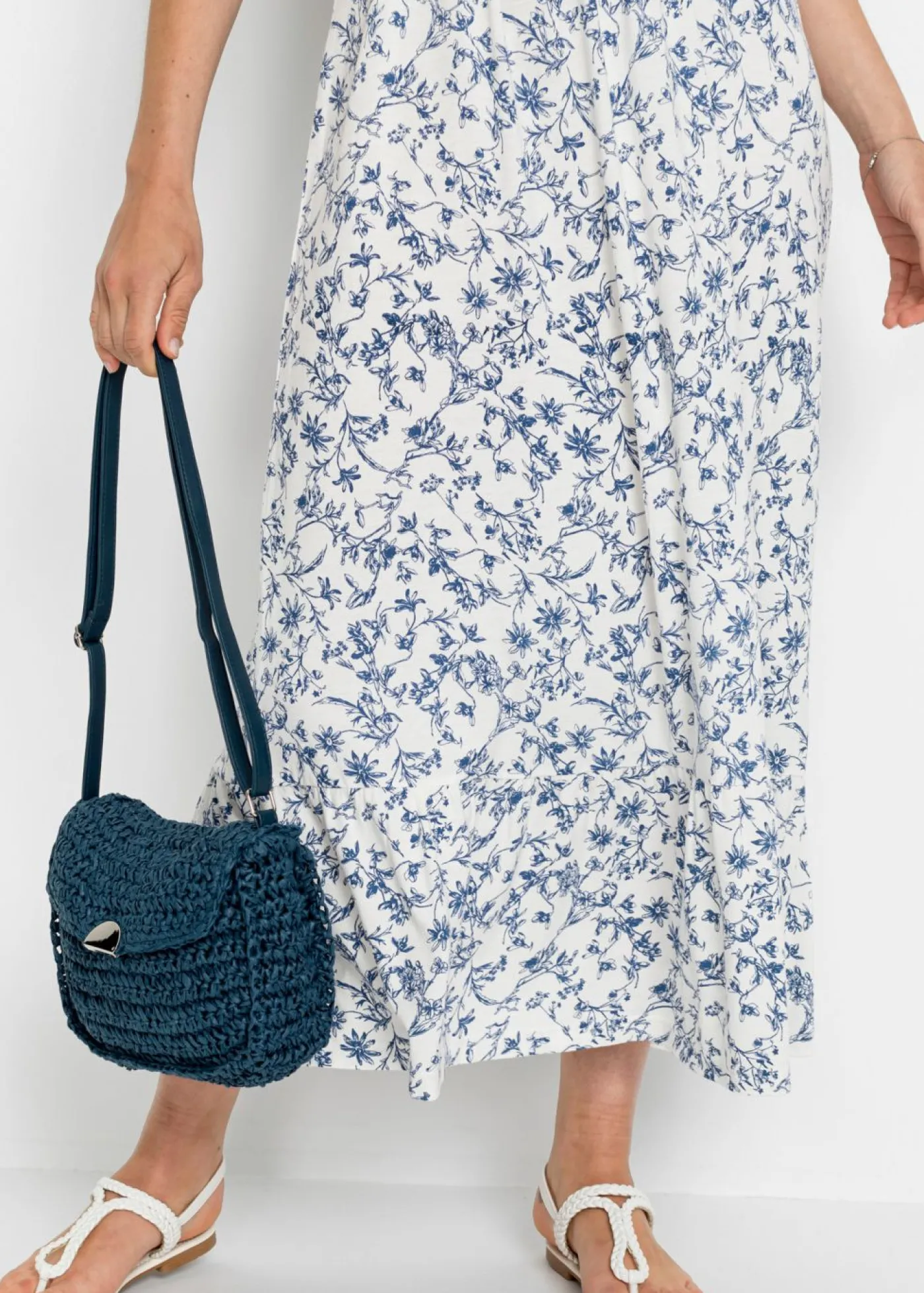 bonprix bonprix Vestido midi de viscosa sostenible Blanco lana-azul de flores Best