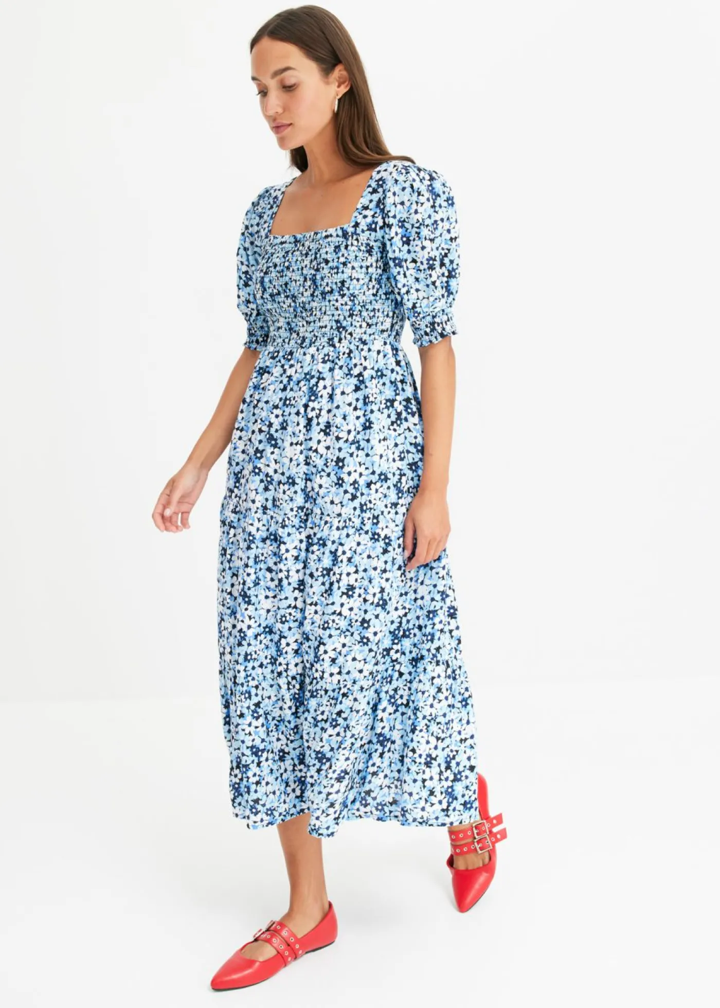 bonprix bonprix Vestido midi estampado azul pálido con flores Hot