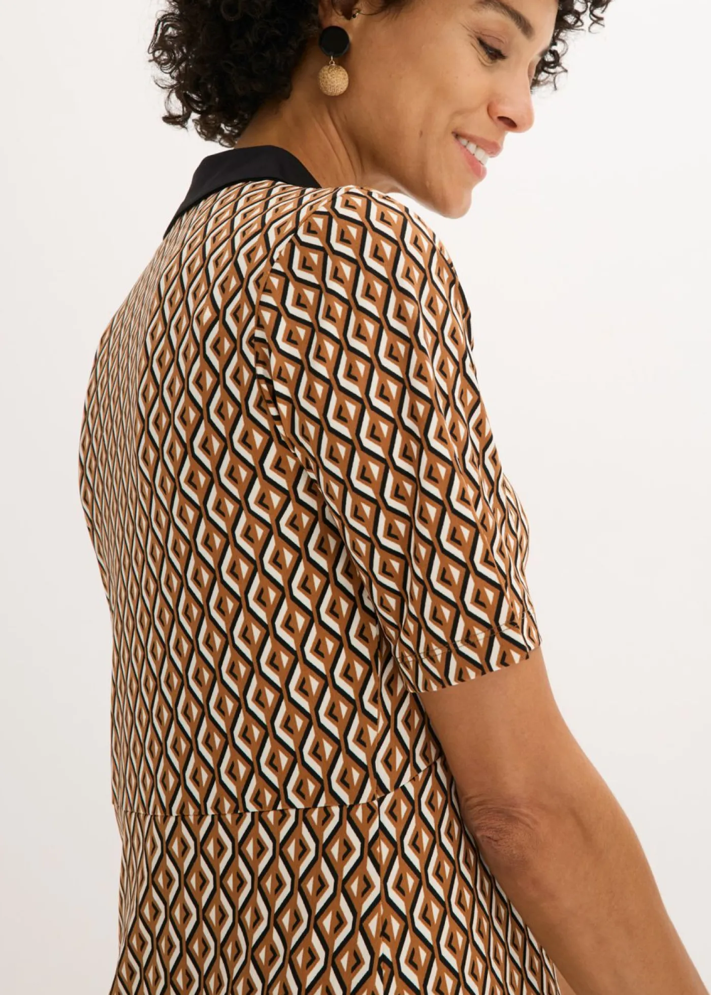 bonprix bonprix Vestido midi tipo polo marrón moka /negro Online