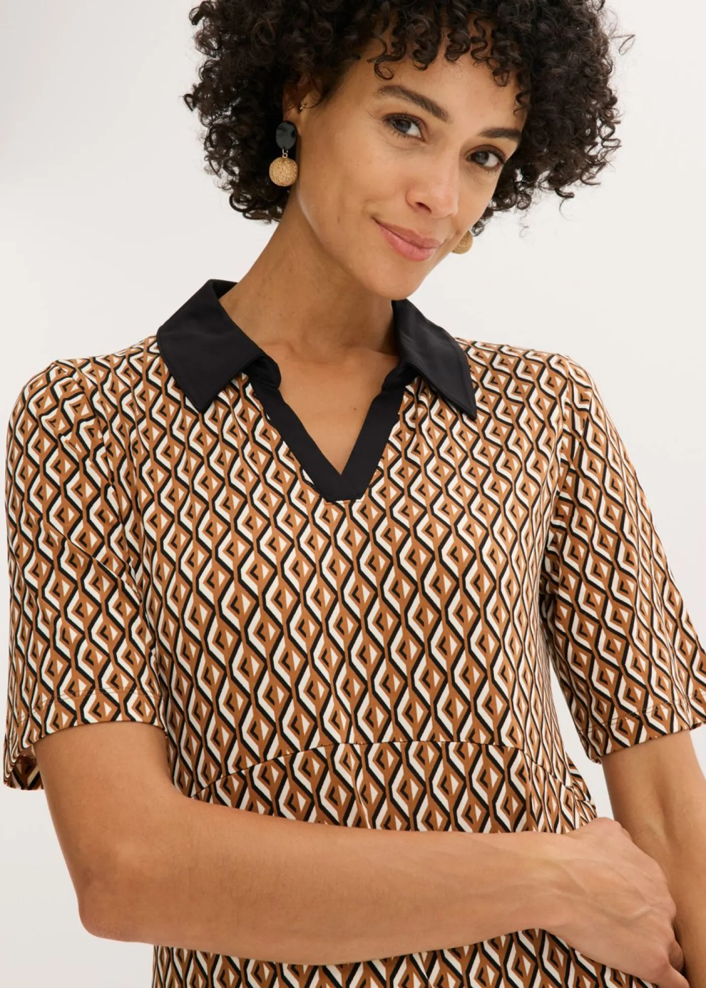 bonprix bonprix Vestido midi tipo polo marrón moka /negro Online