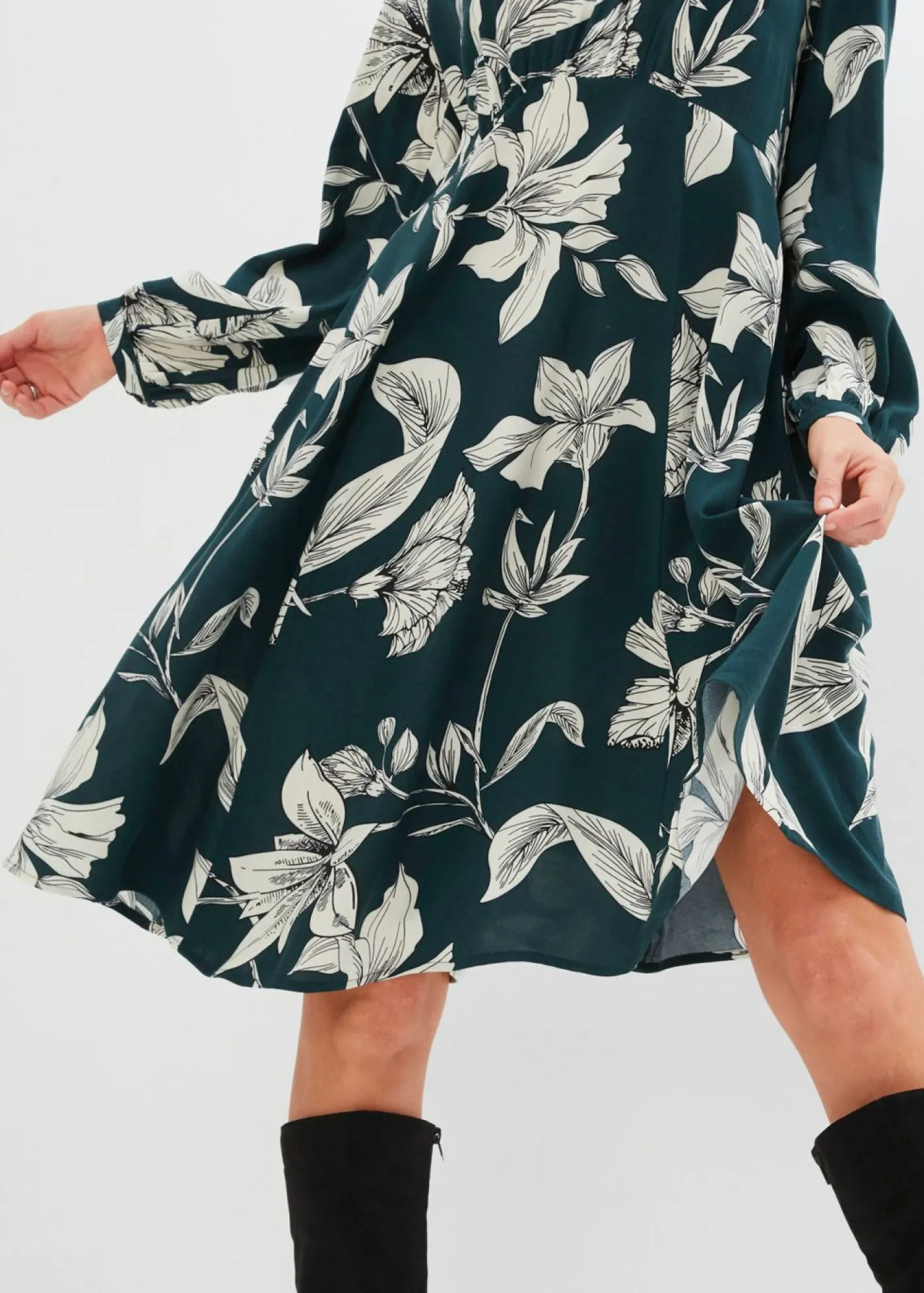 bonprix bonprix Vestido oscilante de viscosa Verde intenso Hot