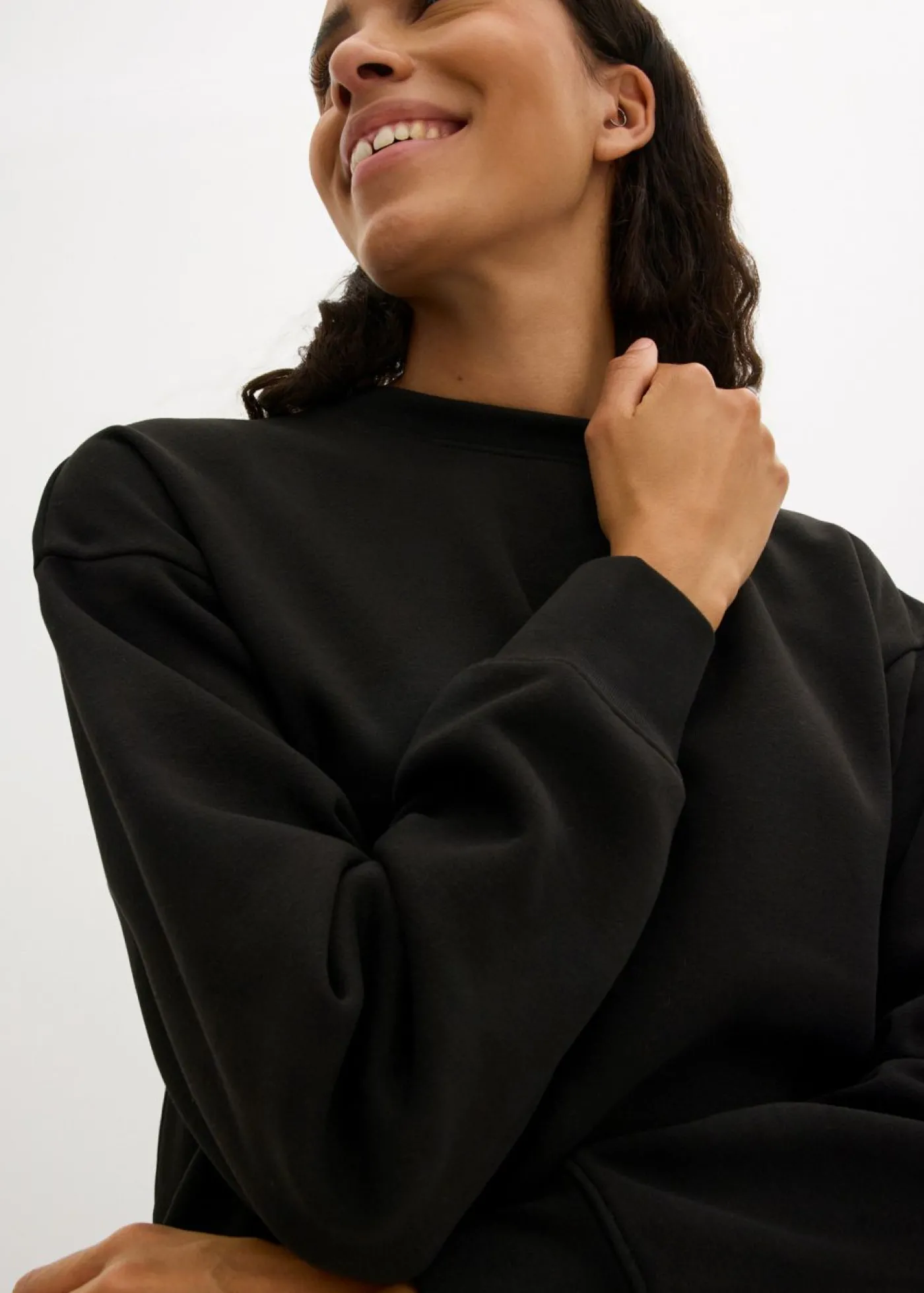 bonprix bonprix Vestido oversize tipo sudadera Negro Hot