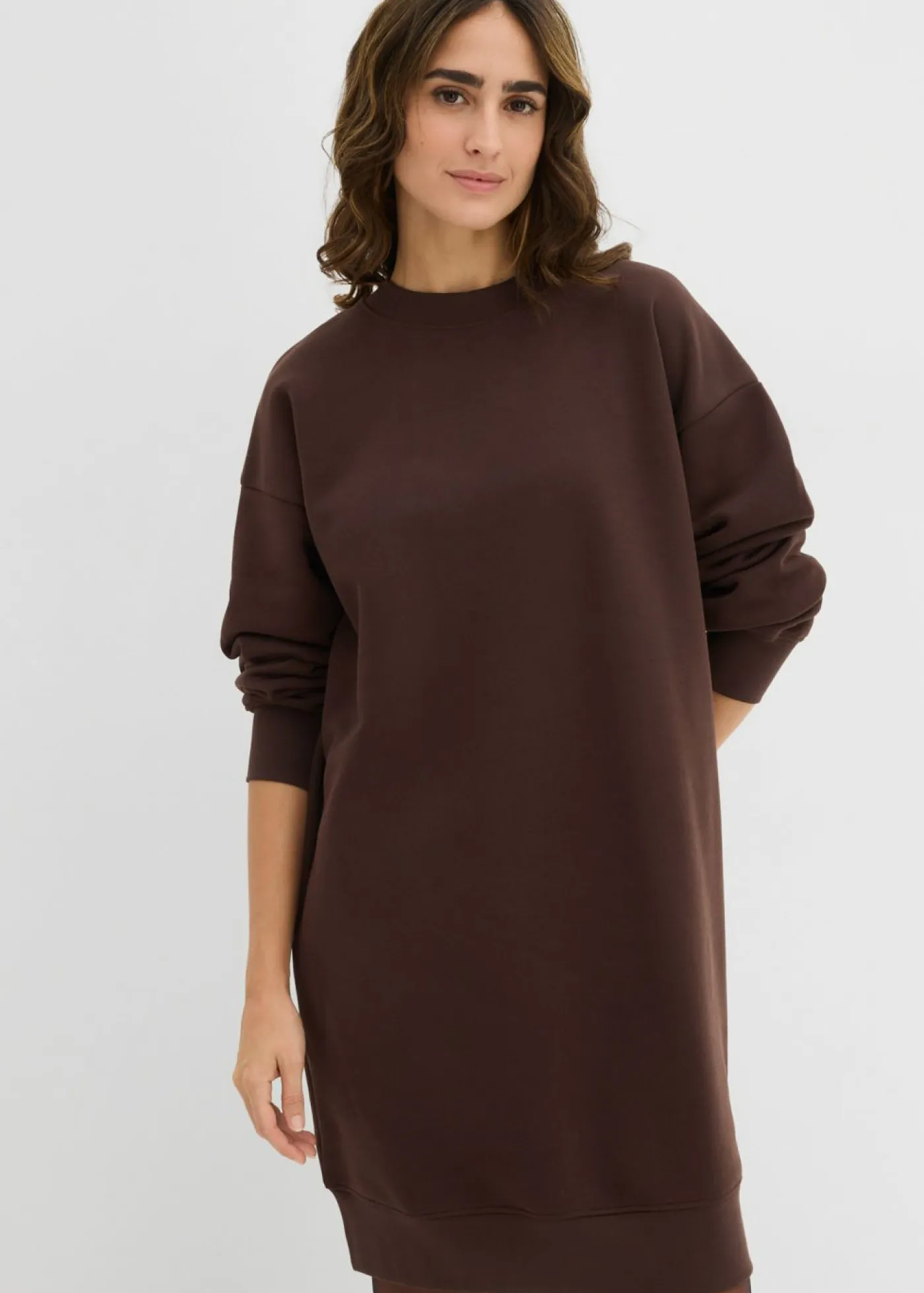 bonprix bonprix Vestido oversize tipo sudadera Marrón oscuro Hot
