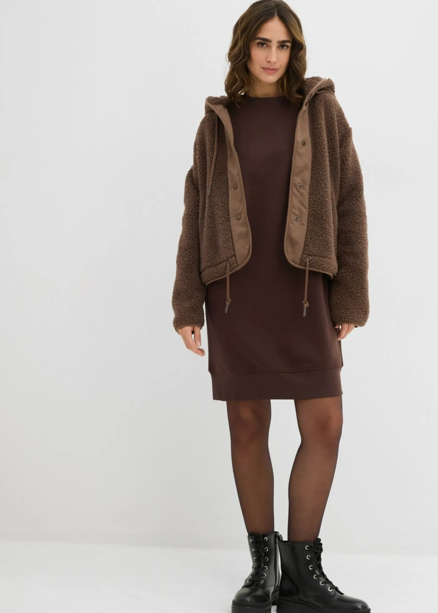 bonprix bonprix Vestido oversize tipo sudadera Marrón oscuro Hot