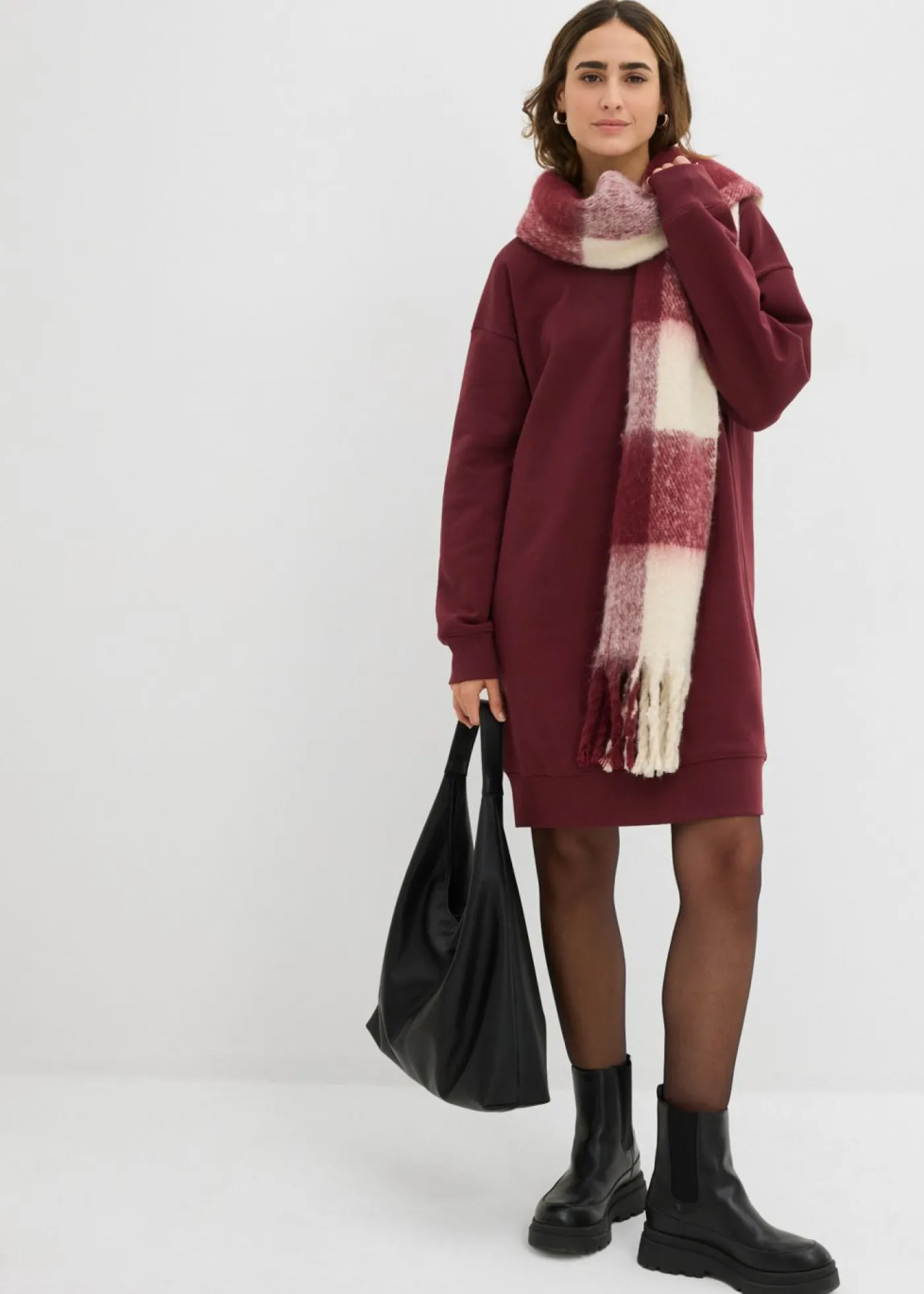 bonprix bonprix Vestido oversize tipo sudadera mora oscuro Online