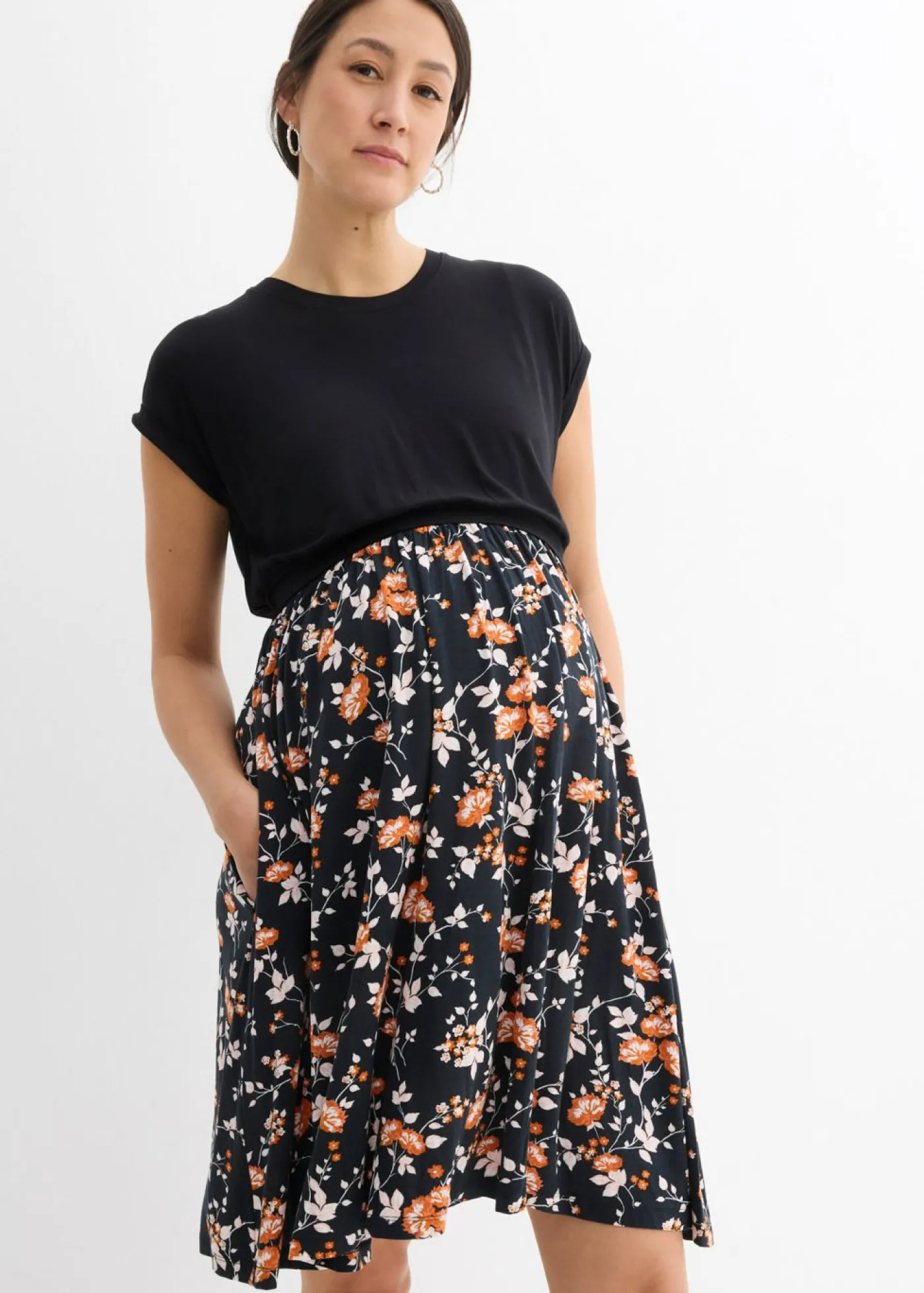 bonprix bonprix Vestido premamá/de lactancia con bolsillos negro-rosa pálido-terracota-mandarina mate-coral ahumado-blanco lana con flores New