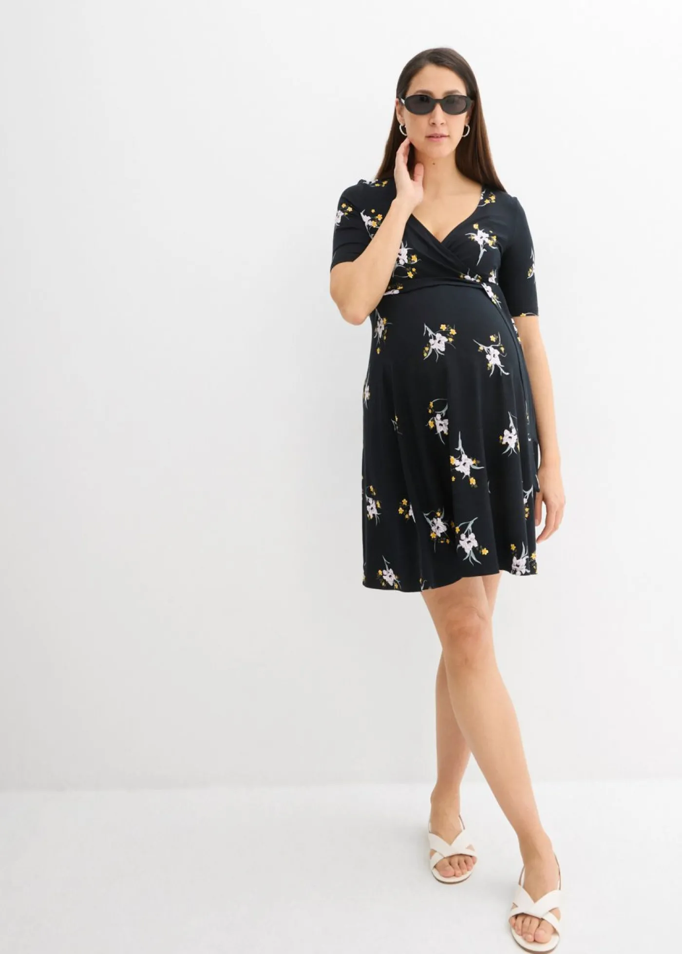 bonprix bonprix Vestido premamá/de lactancia de viscosa suave negro-frambuesa con flores Clearance
