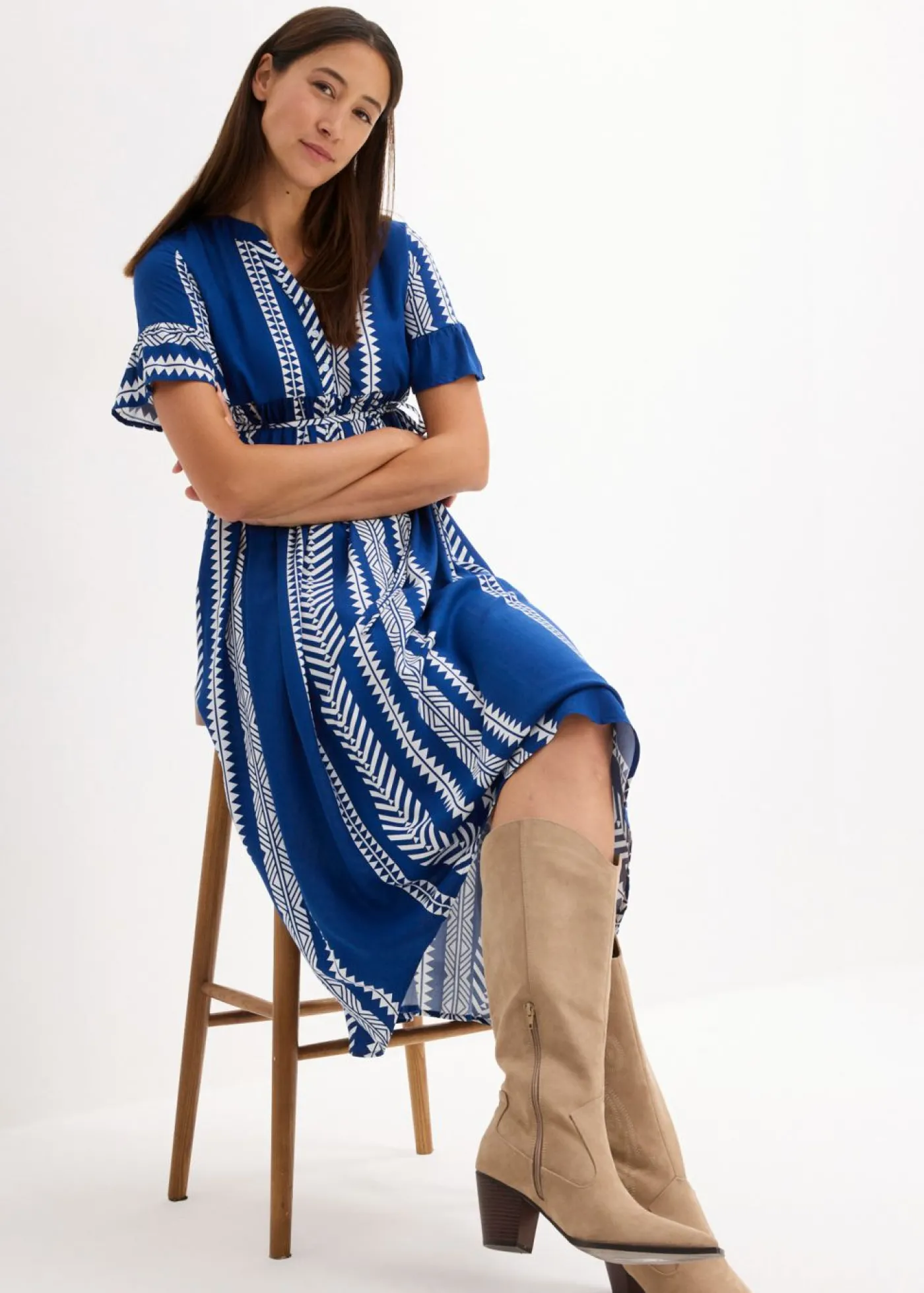 bonprix bonprix Vestido premamá/de lactancia 2 en 1 de viscosa fluida Blanco-azul real con estampado gráfico