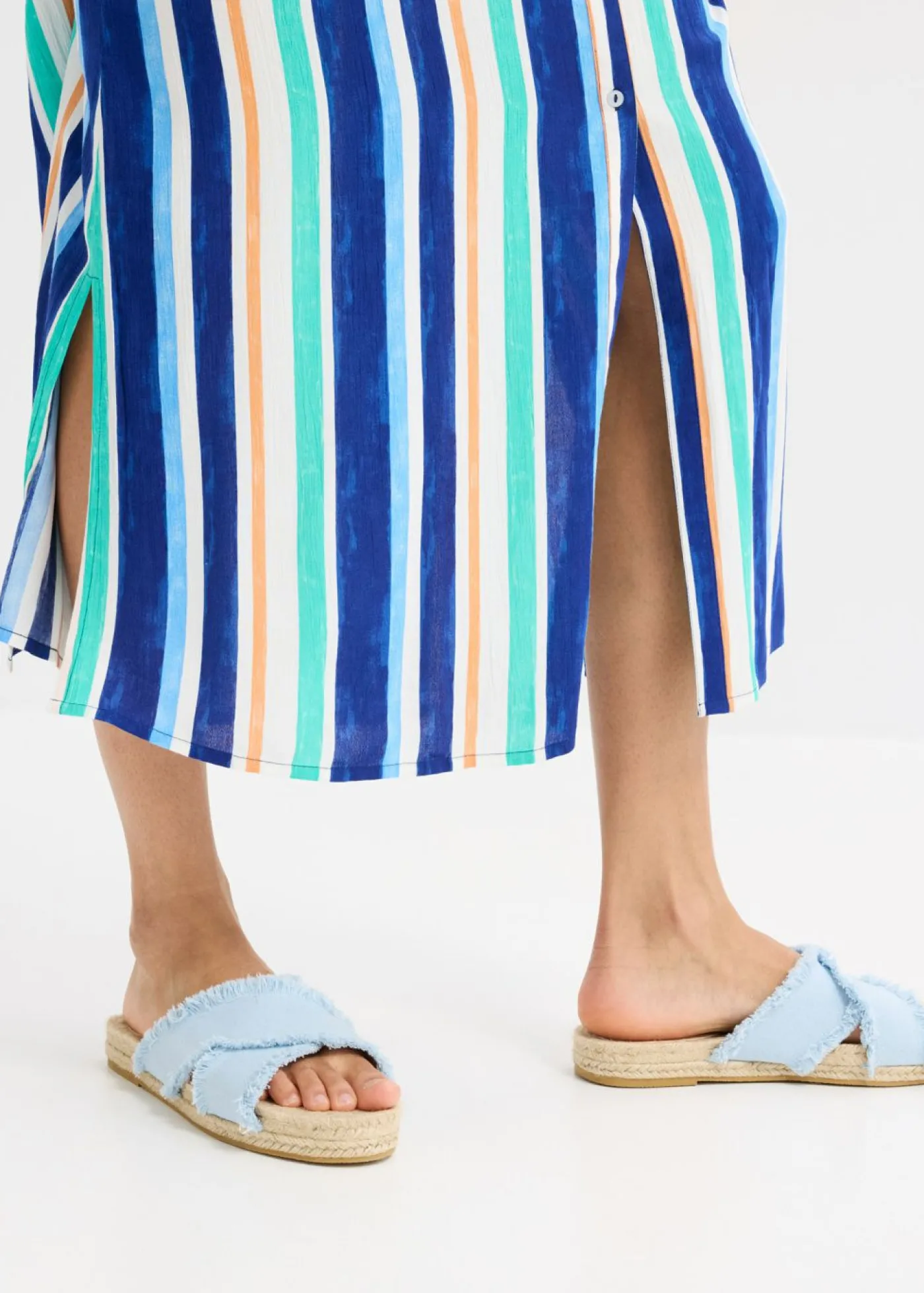 bonprix bonprix Vestido tipo caftán de viscosa estructurada de rayas azul ártico-azul claro-blanco con rayas