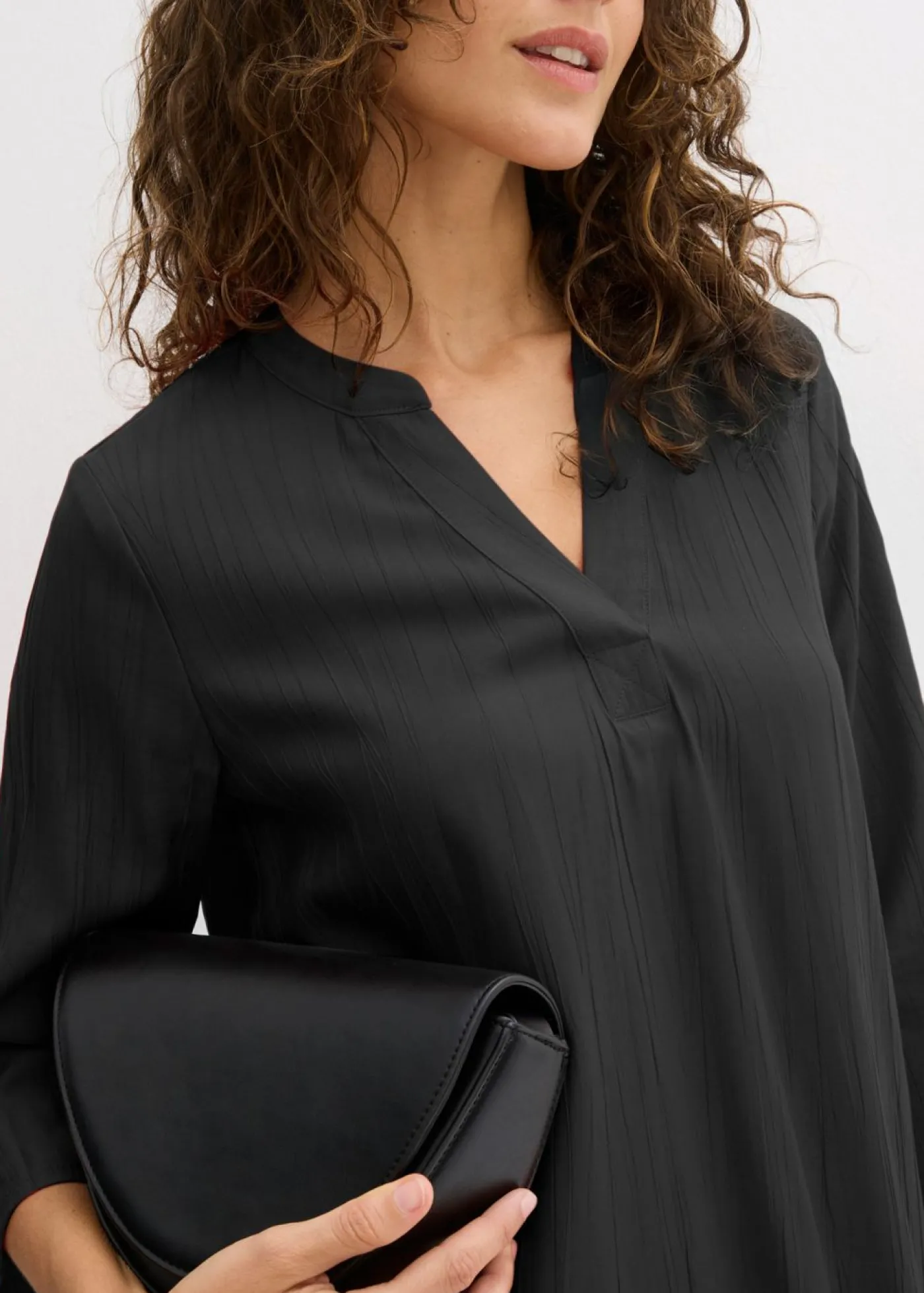 bonprix bonprix Vestido tipo túnica de mezcla de viscosa con efecto estructurado Negro Online