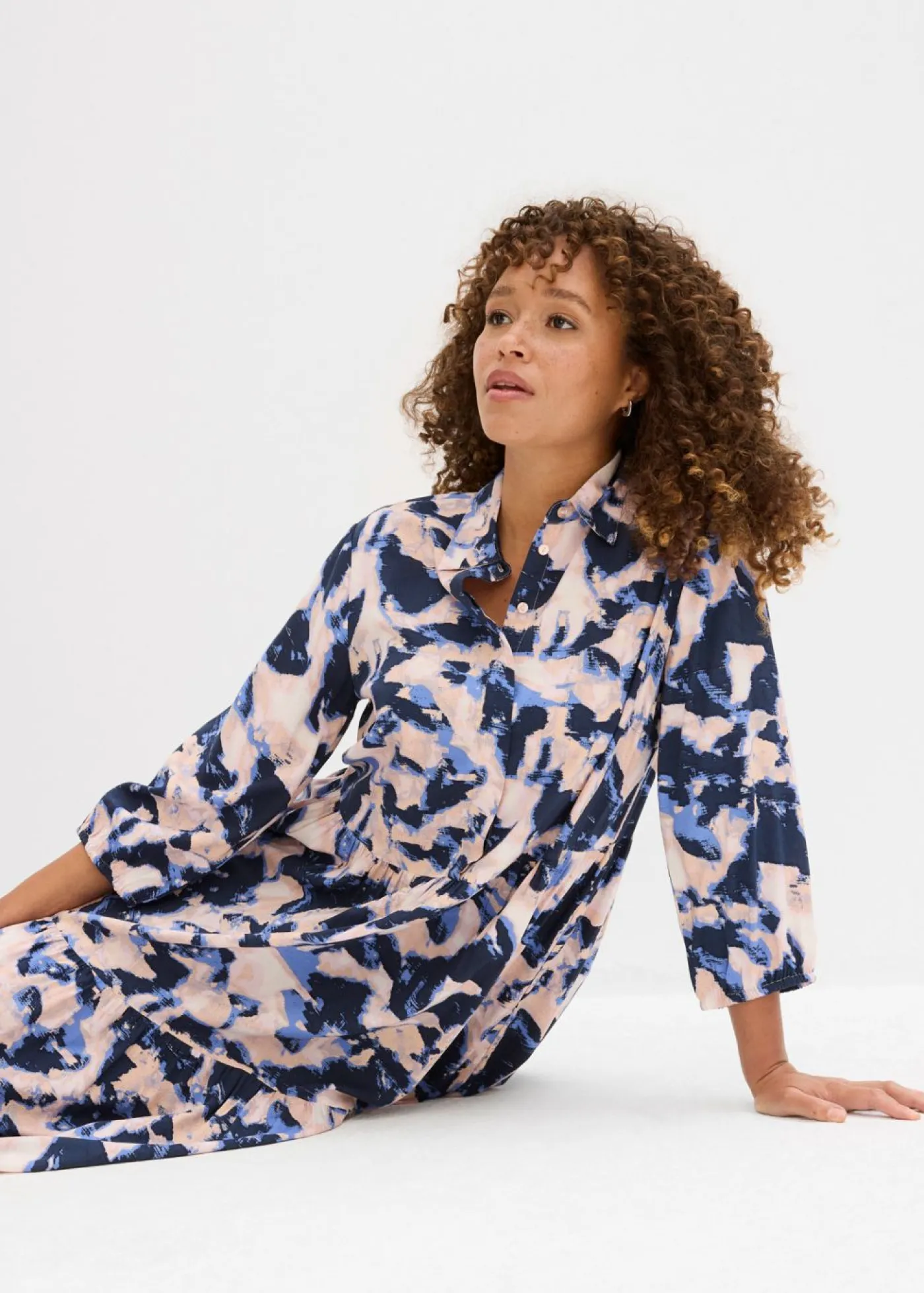 bonprix bonprix Vestido tipo túnica de viscosa fluida Azul nube/rosa melocotón/azul marino/rosa crema/lila empolvado estampado Discount