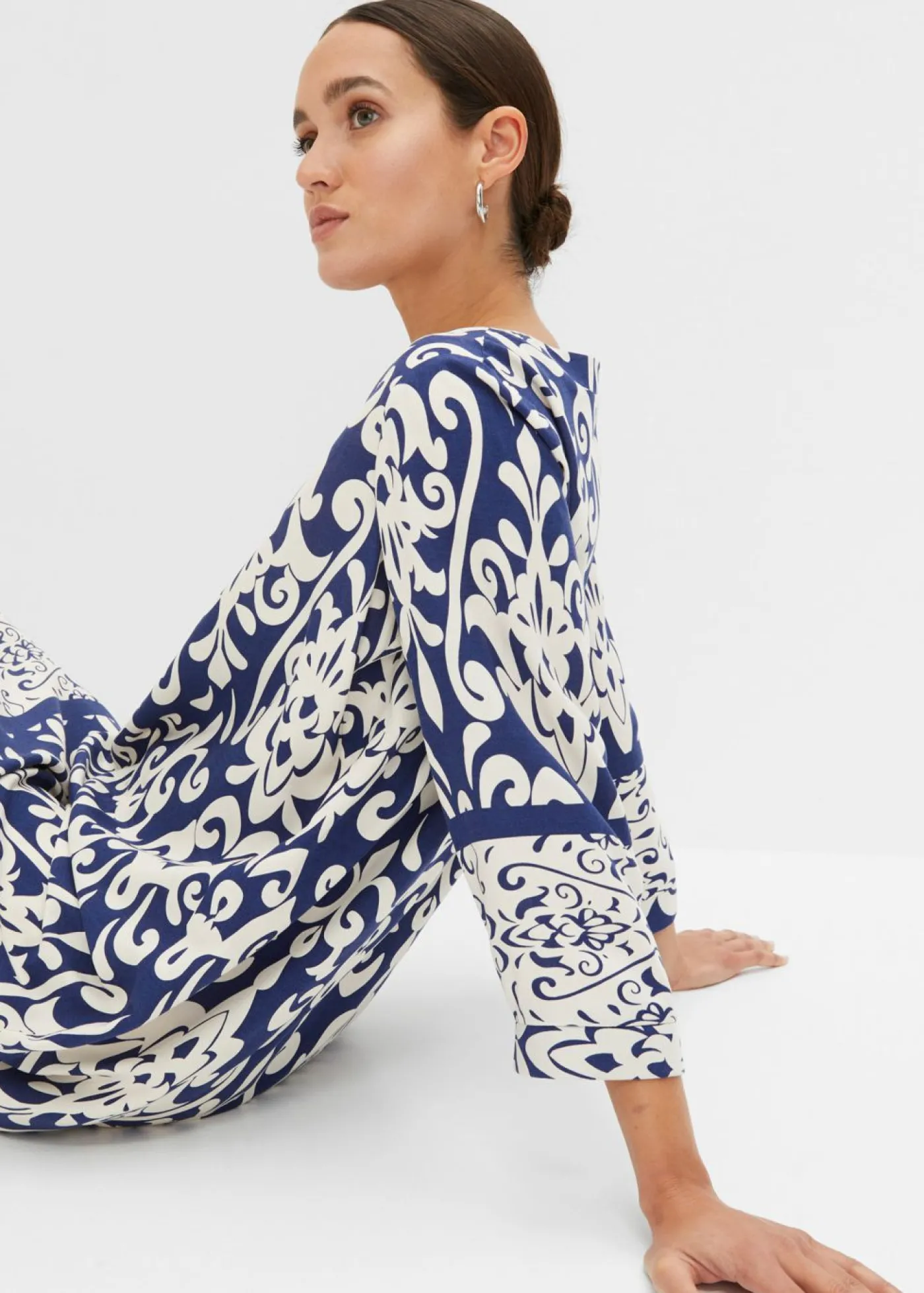 bonprix bonprix Vestido tipo túnica de viscosa fluida azul marino/crema Sale