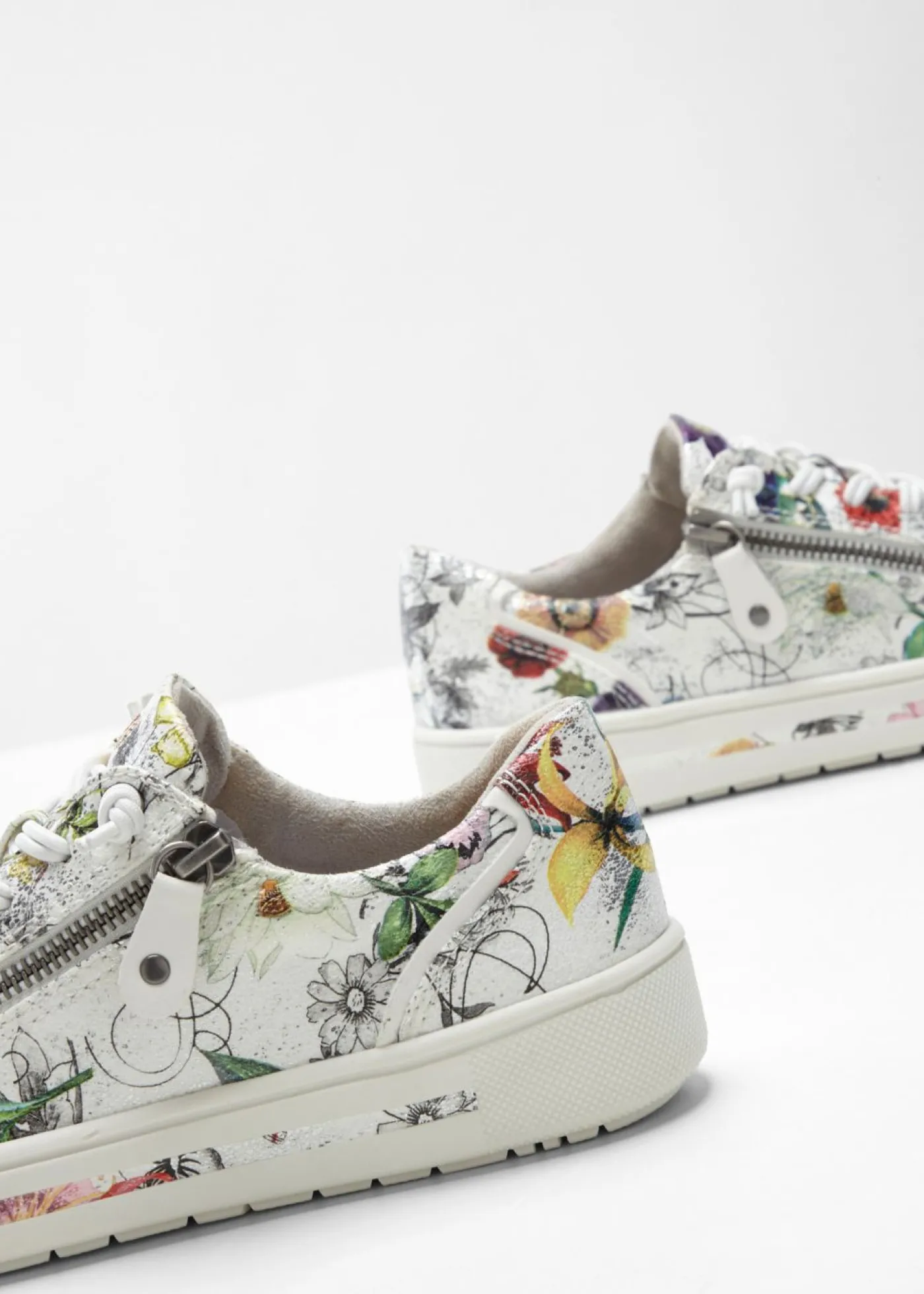 bonprix Jana Zapatillas cómodas Jana de ancho cómodo blanco con flores Clearance