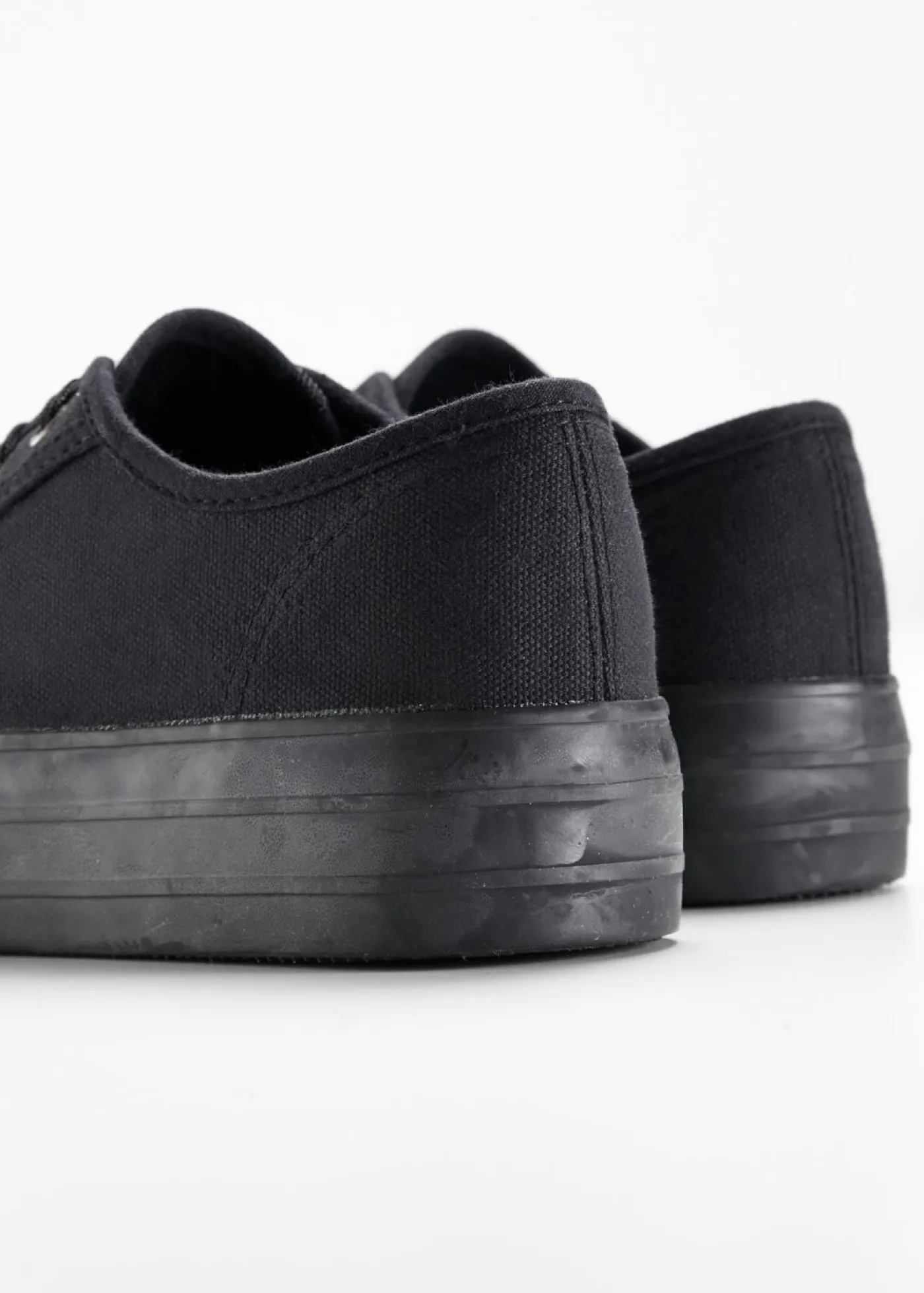 bonprix bonprix Zapatillas con plataforma de lona de algodón Negro