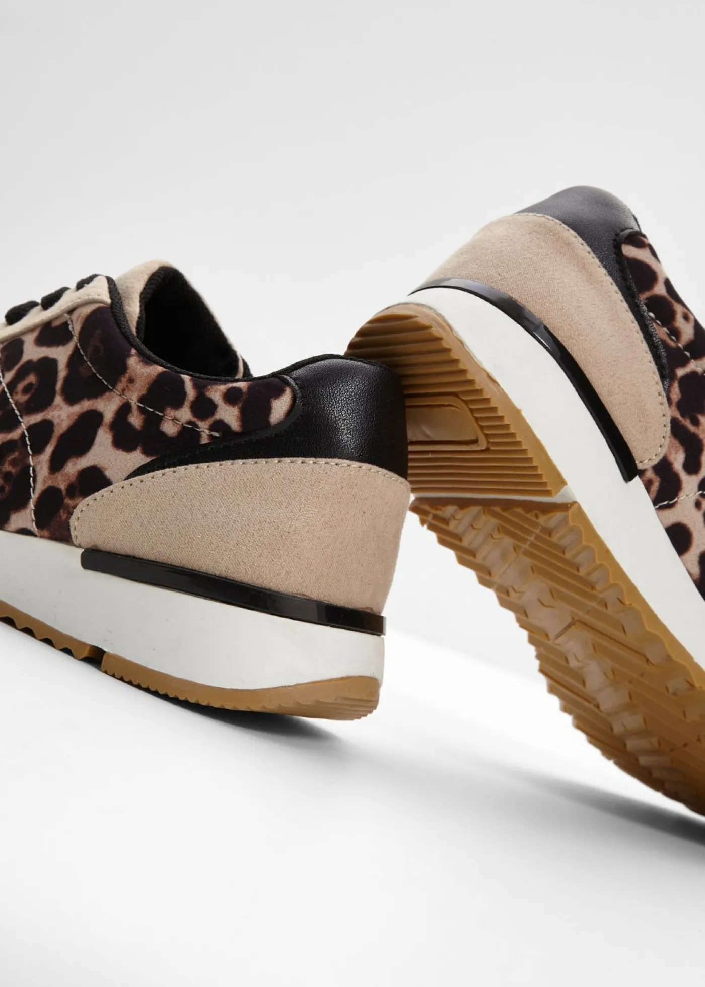 bonprix bonprix Zapatillas deportivas estampado leo beige Best