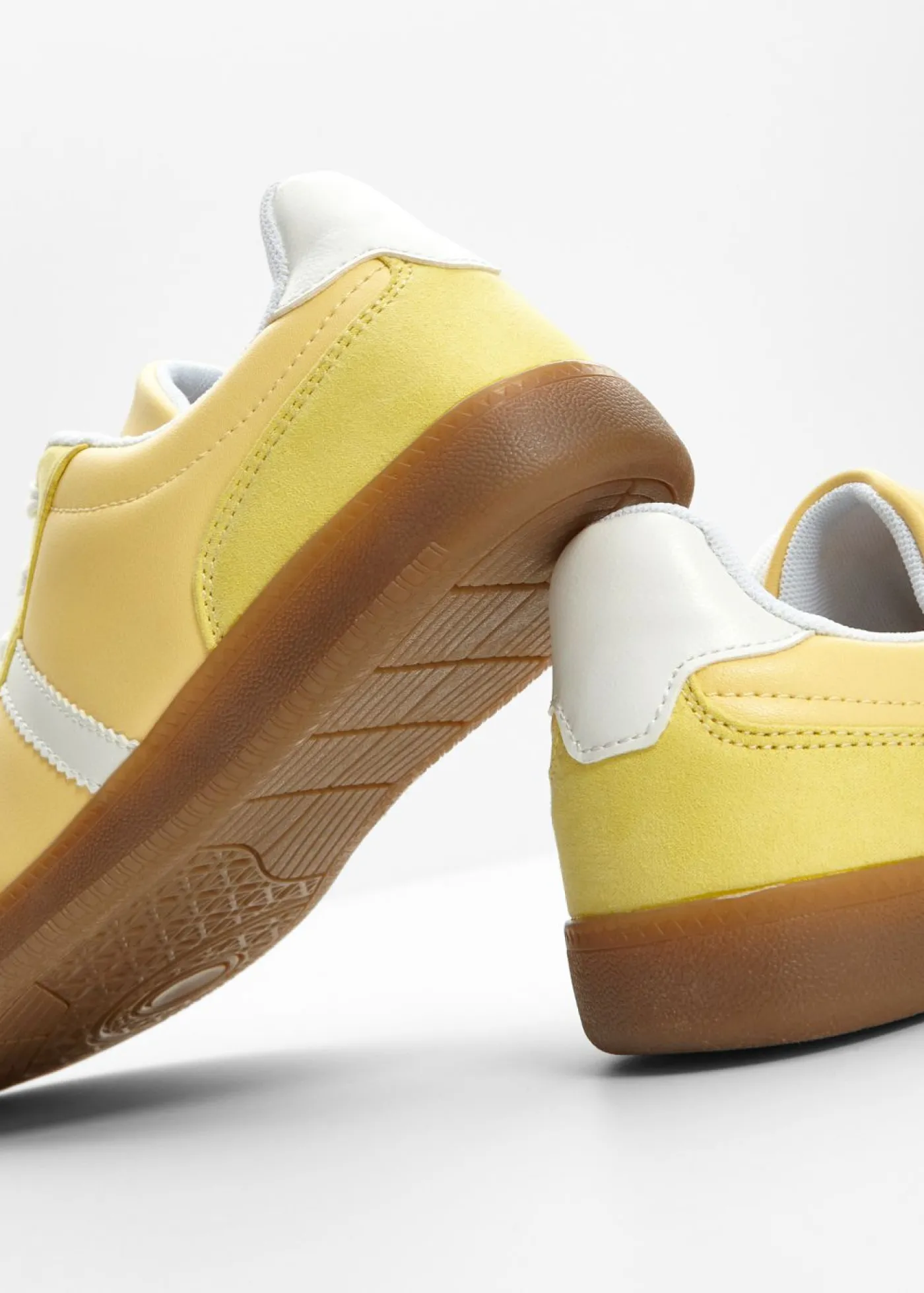 bonprix bonprix Zapatillas deportivas de estilo retro Amarillo claro Clearance