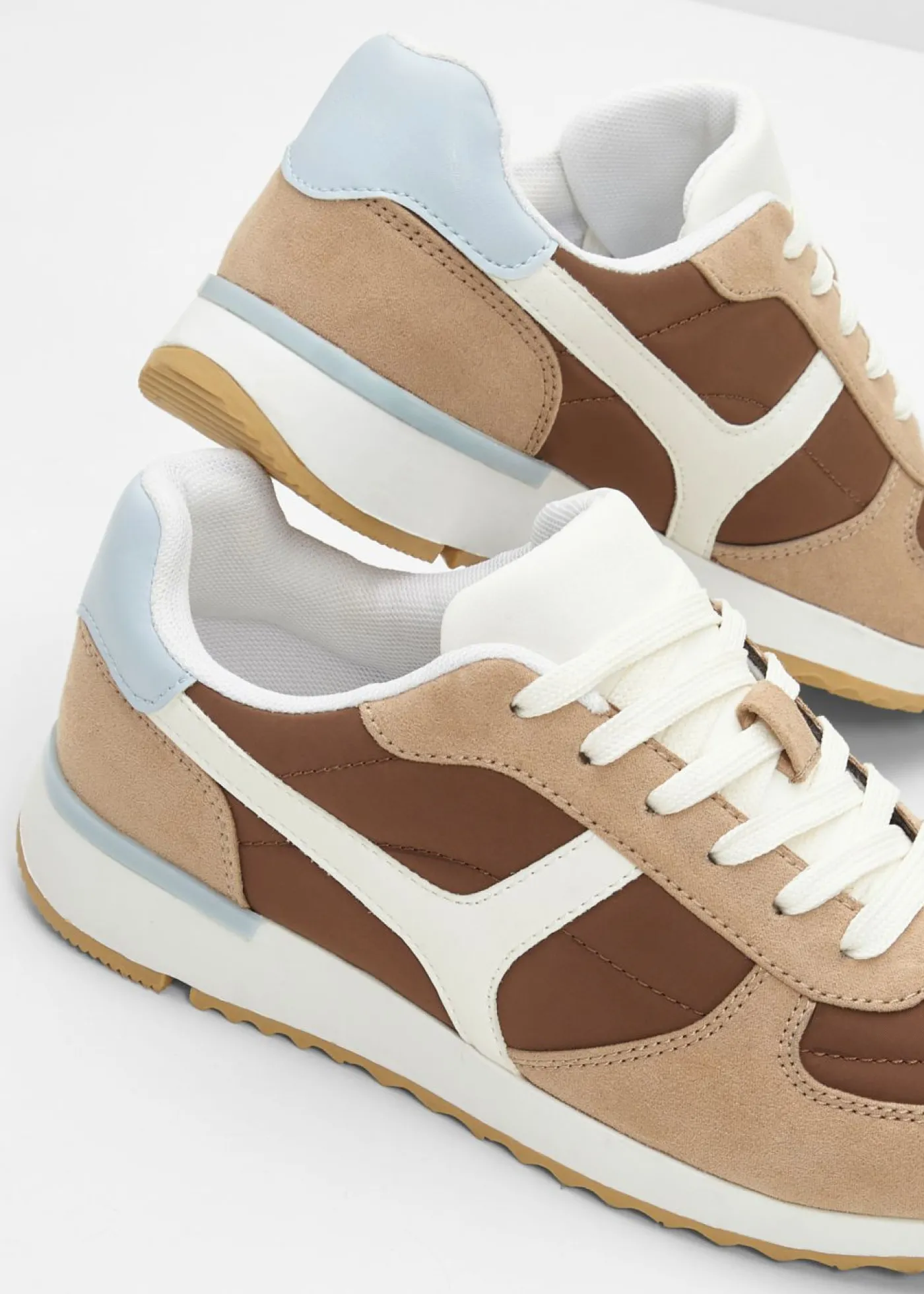 bonprix bonprix Zapatillas deportivas de estilo retro Marrón castaño