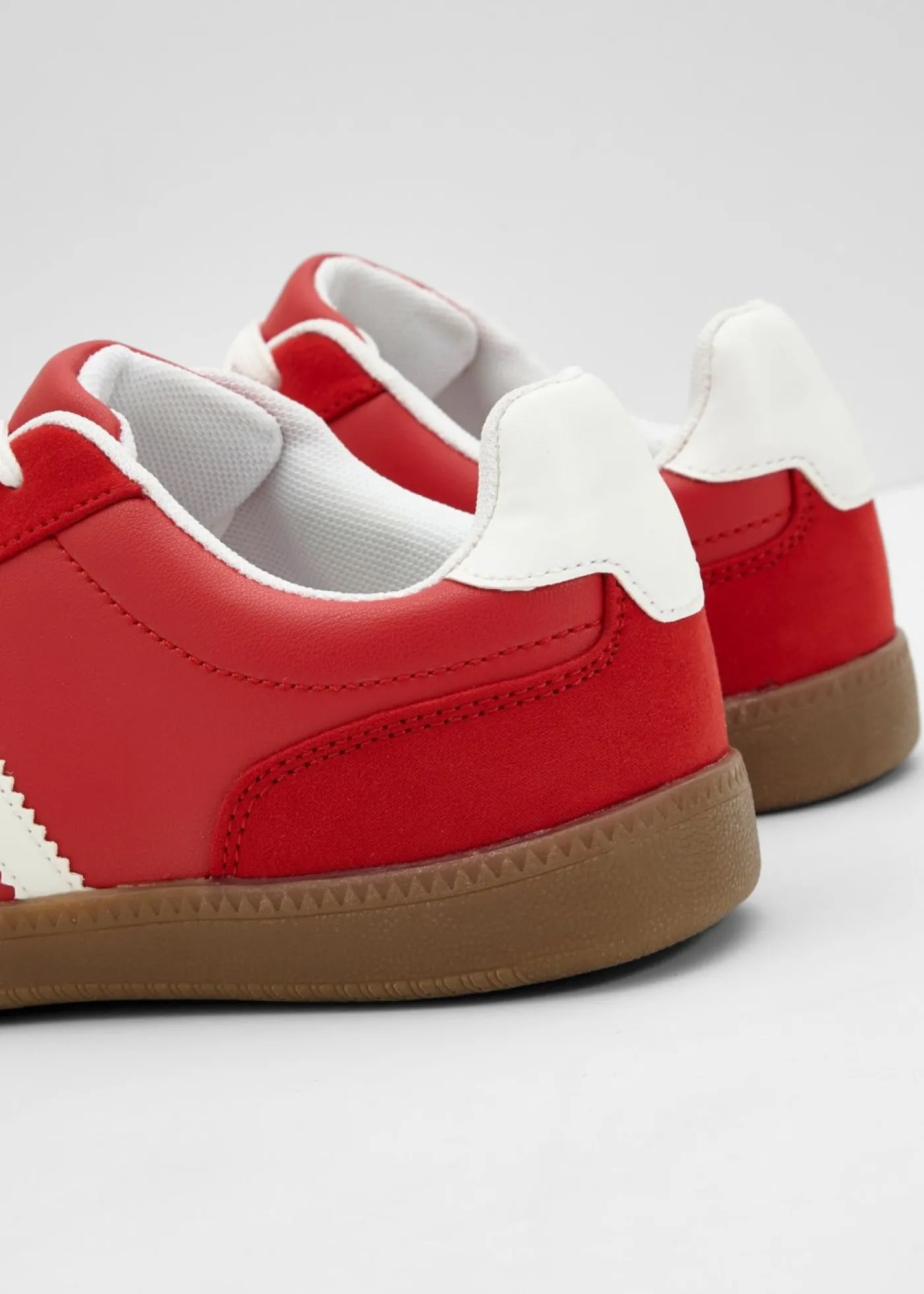 bonprix bonprix Zapatillas deportivas de estilo retro fresa Sale