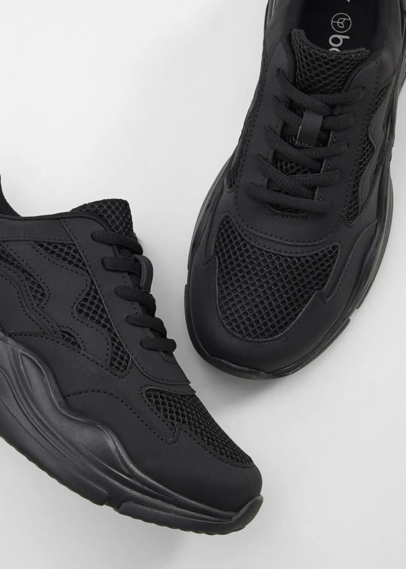 bonprix bonprix Zapatillas deportivas tipo chunky con inserto de malla Negro Sale
