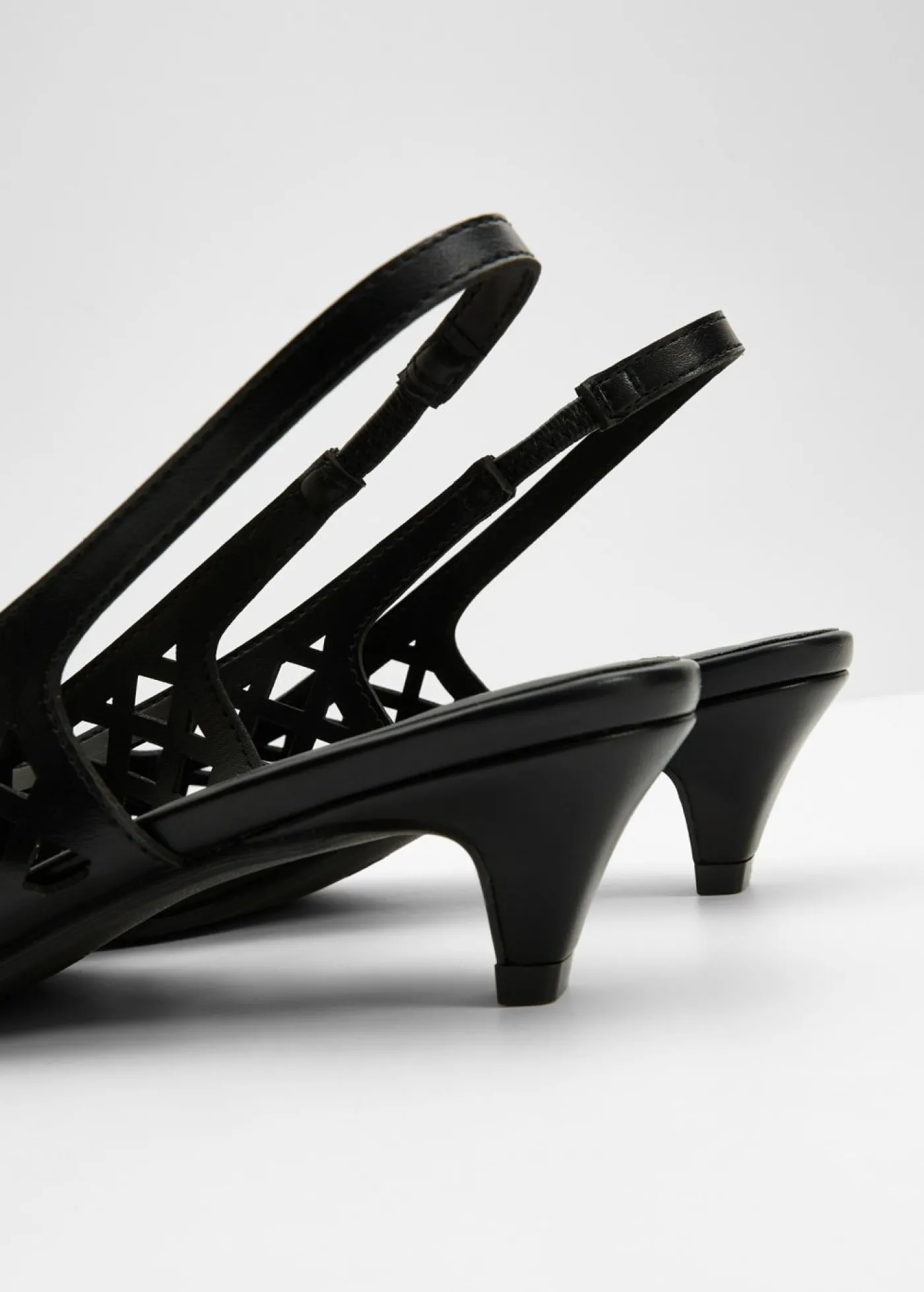 bonprix bonprix Zapatos con aberturas y talón al descubierto Negro Best