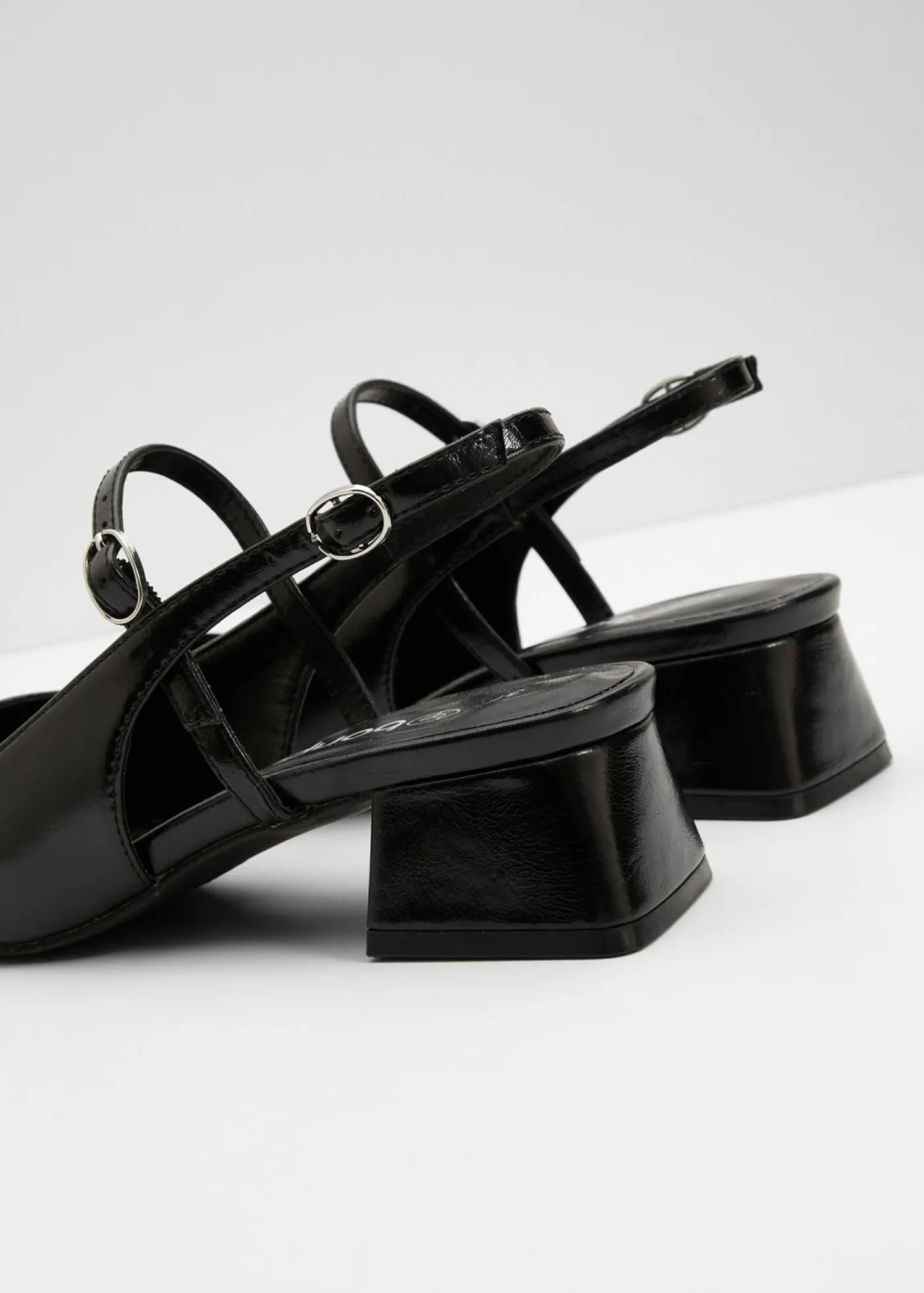 bonprix bonprix Zapatos con talón al descubierto y tira Negro Outlet