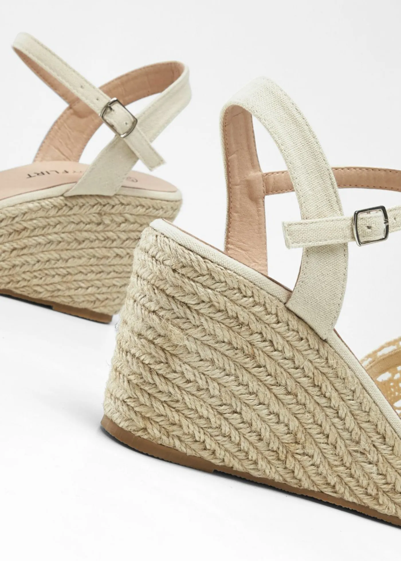 bonprix bonprix Zapatos de cuña Beige