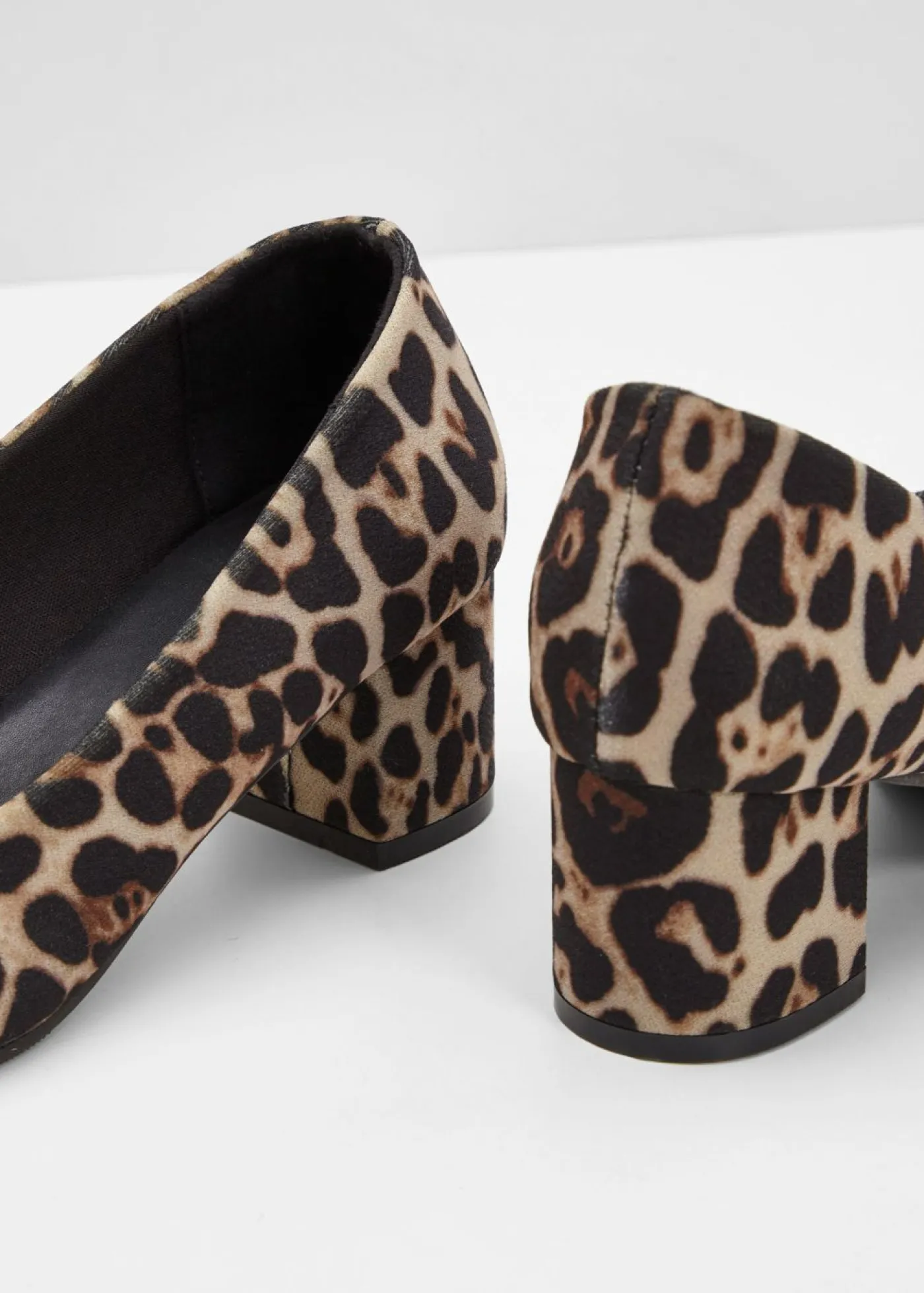 bonprix bonprix Zapatos de salón con aspecto animal estampado leo beige Clearance