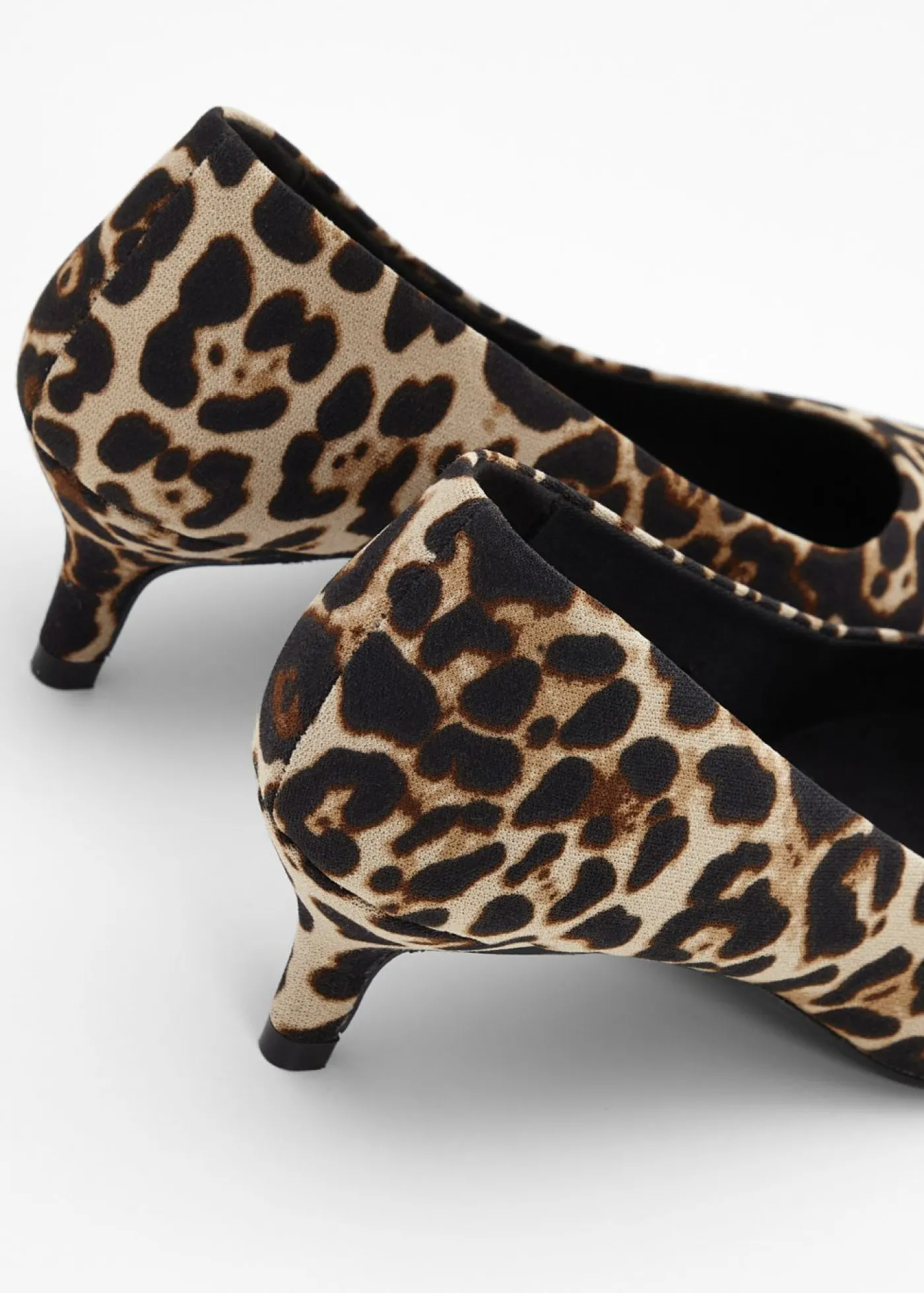 bonprix bonprix Zapatos de salón con aspecto animal estampado leo beige Clearance