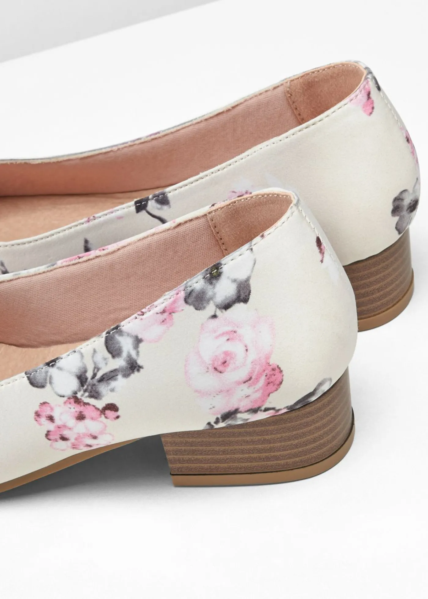 bonprix bonprix Zapatos de tacón con tacón ancho De flores color crema Hot